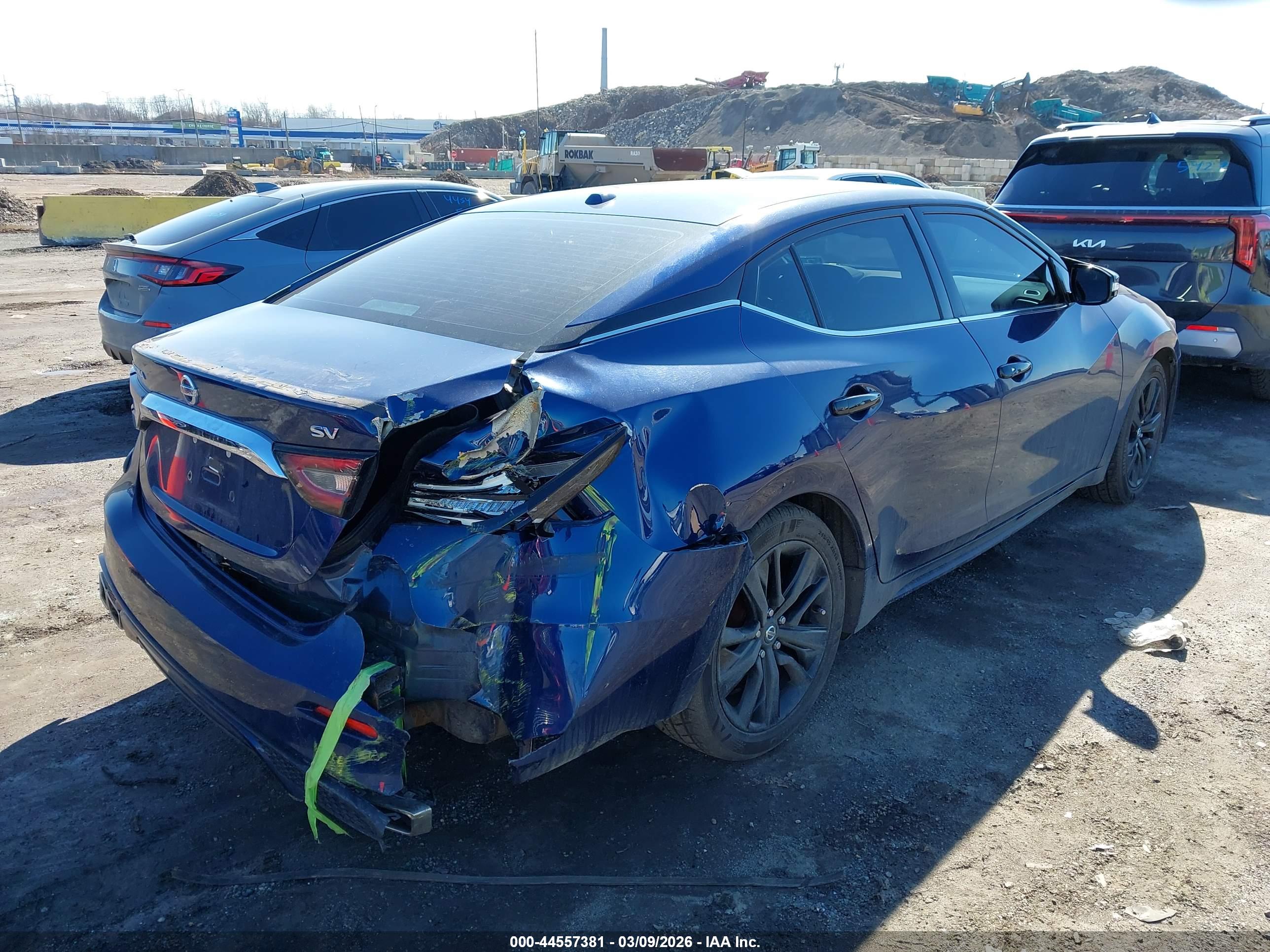 NISSAN MAXIMA image 6