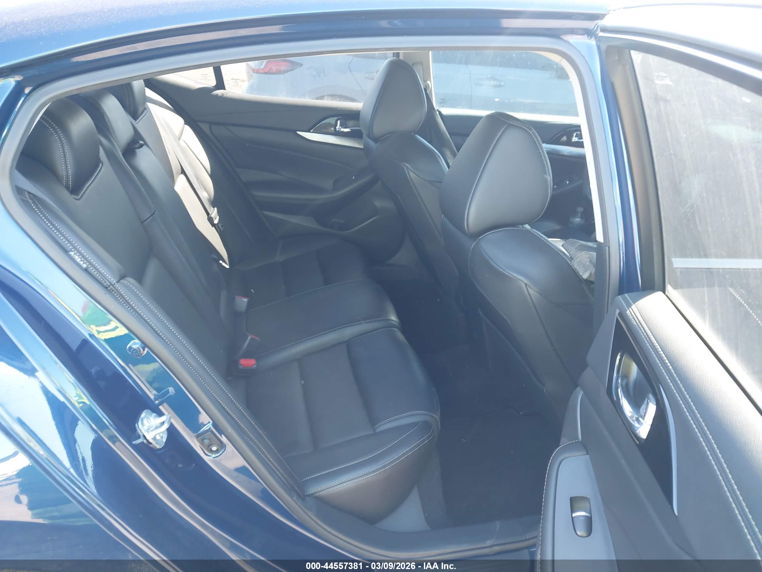NISSAN MAXIMA image 8