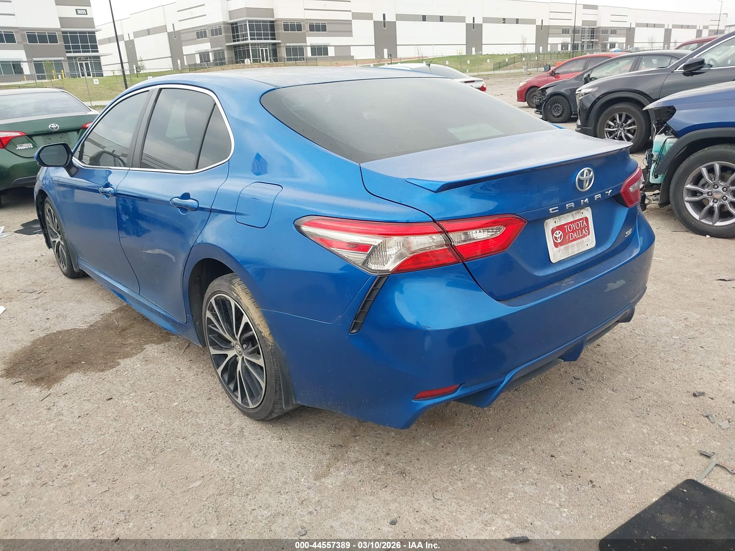 TOYOTA CAMRY image 3