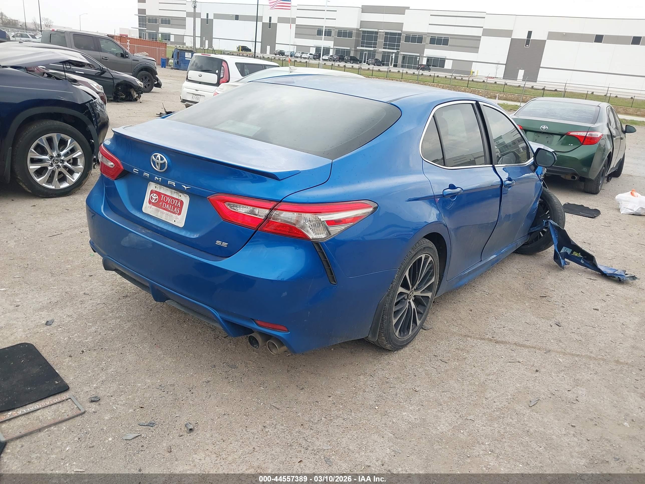 TOYOTA CAMRY image 4