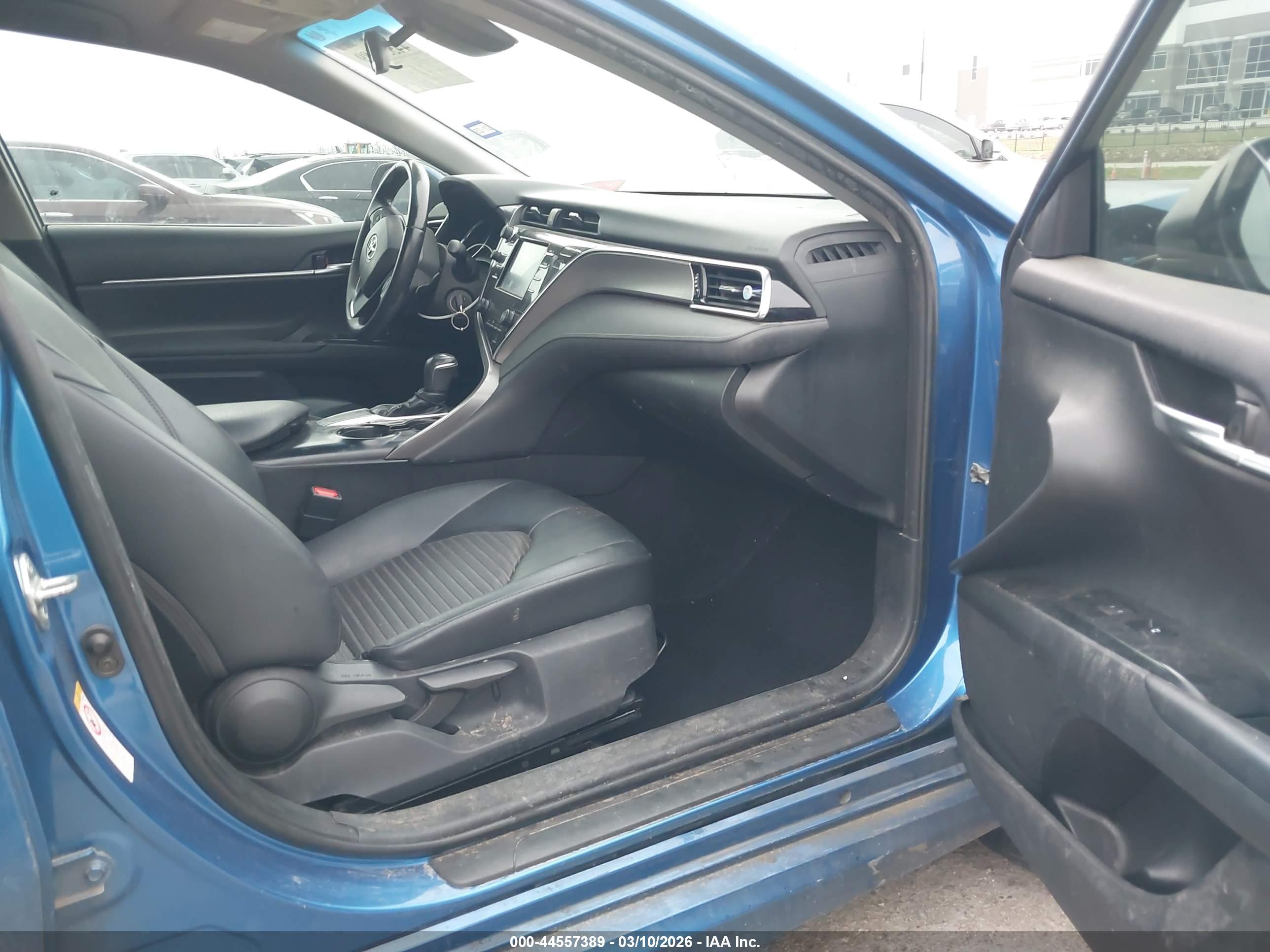 TOYOTA CAMRY image 5