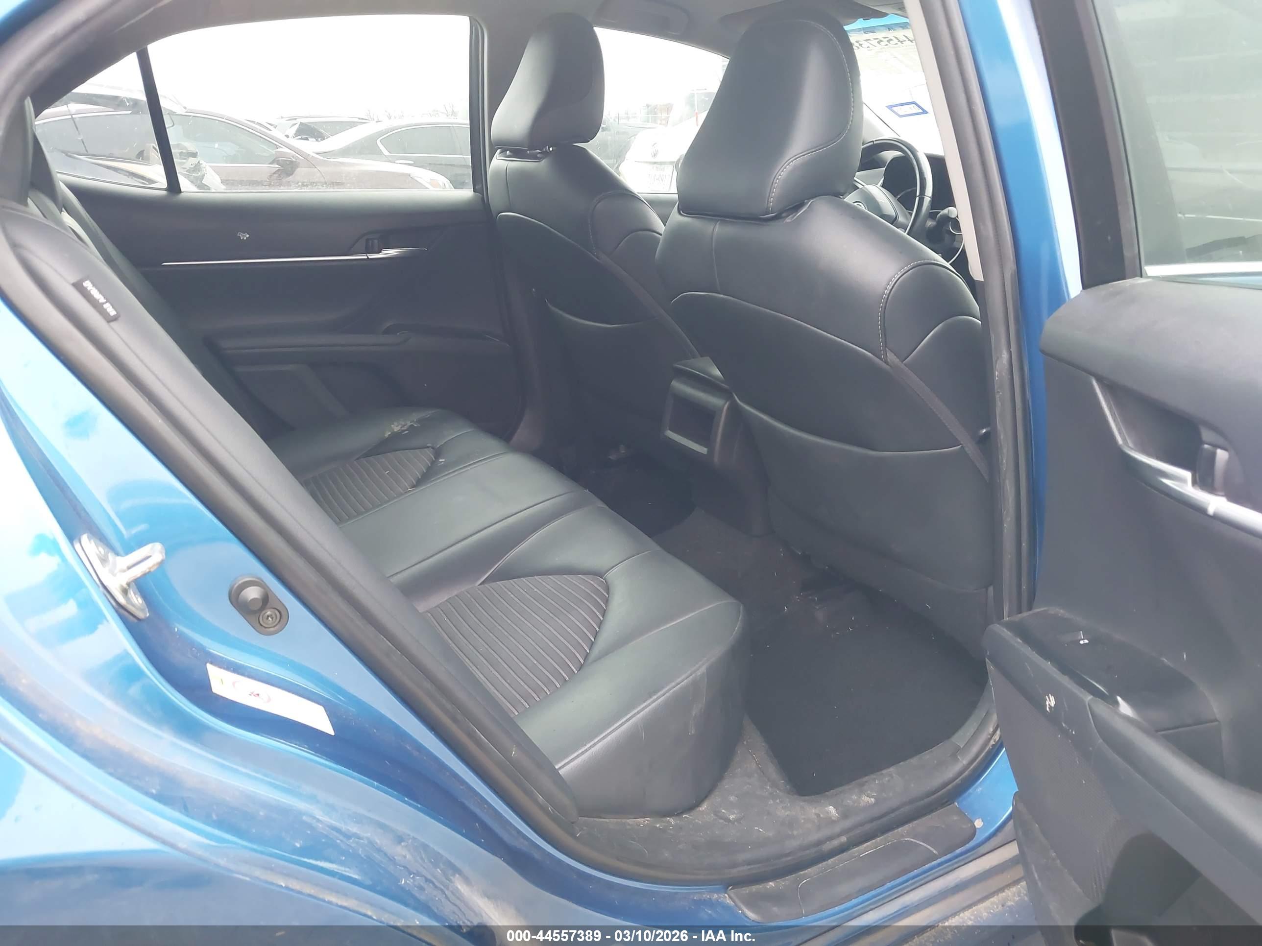 TOYOTA CAMRY image 8