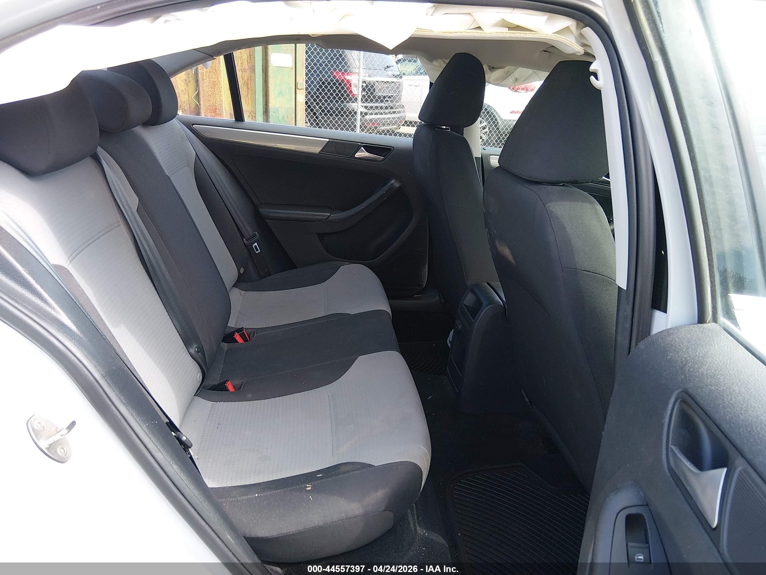 VOLKSWAGEN JETTA image 8