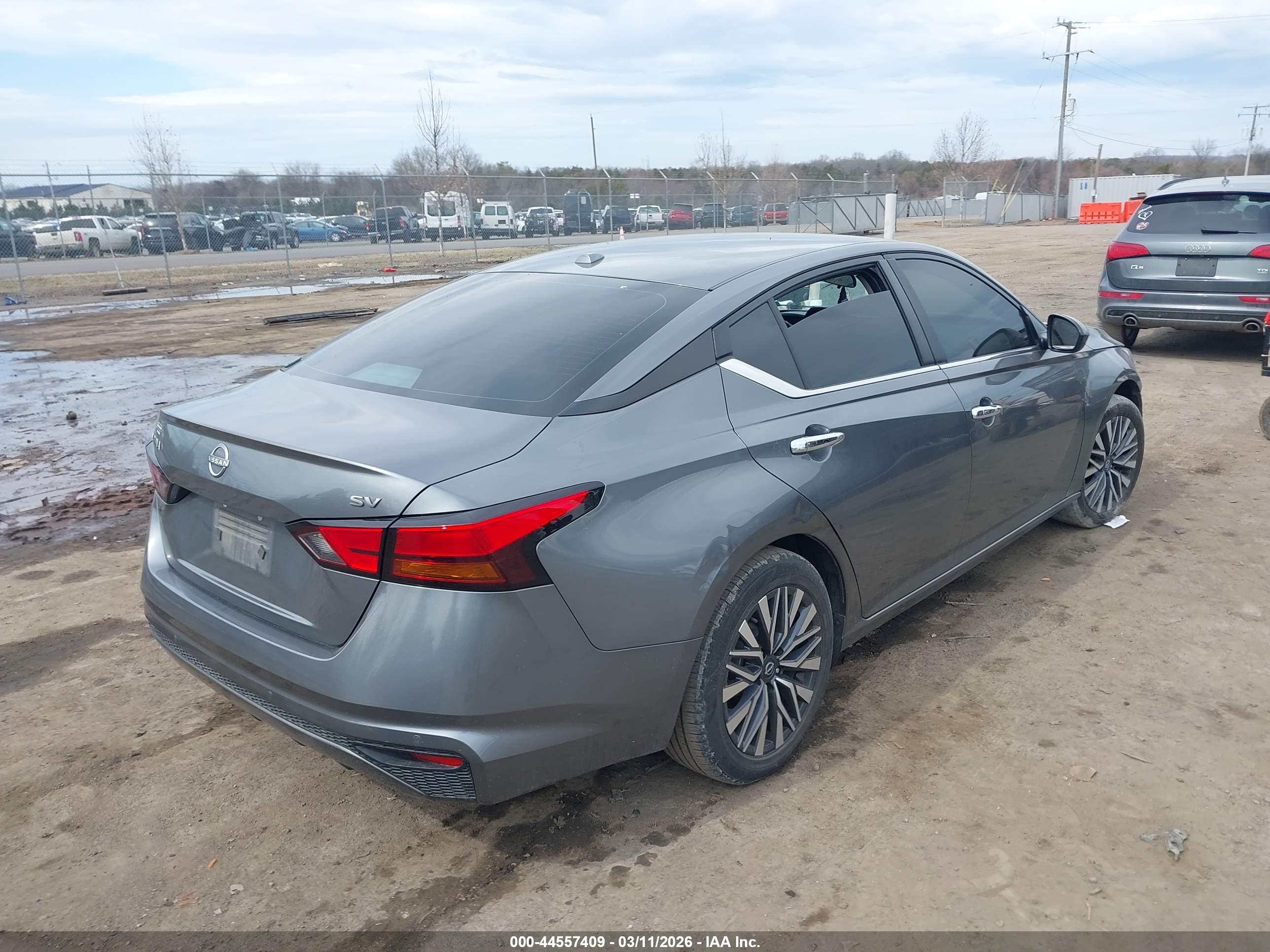 NISSAN ALTIMA image 4