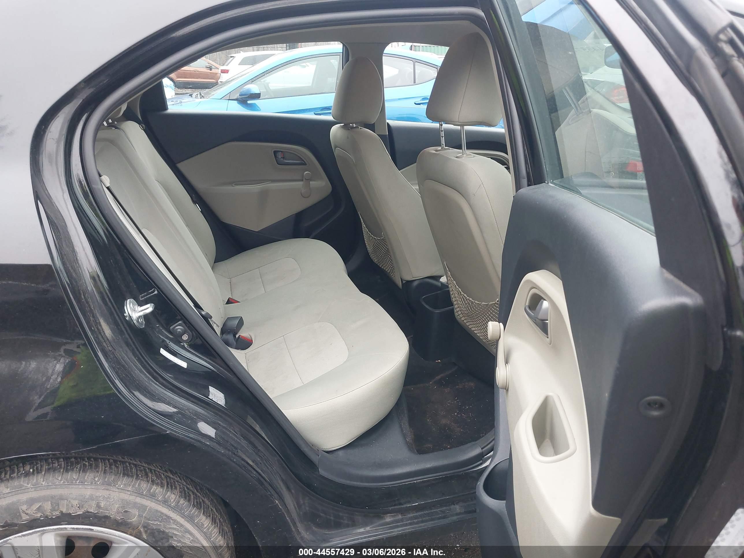 KIA RIO image 8