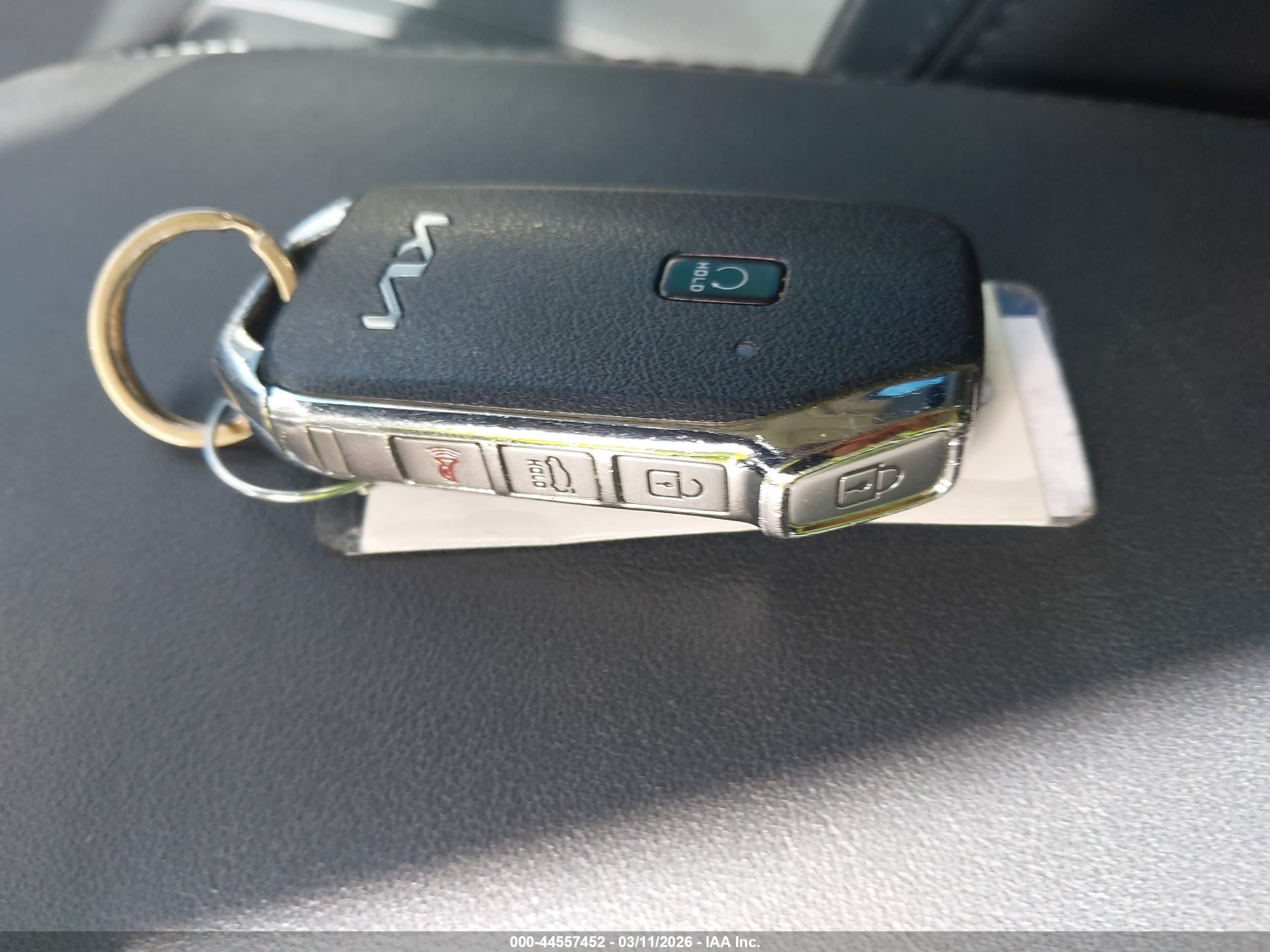KIA K5 image 11