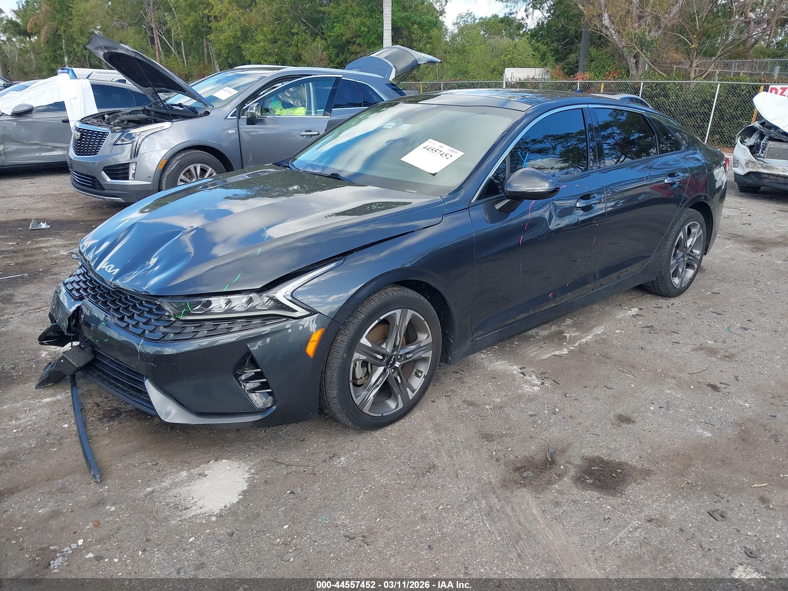 KIA K5 image 2
