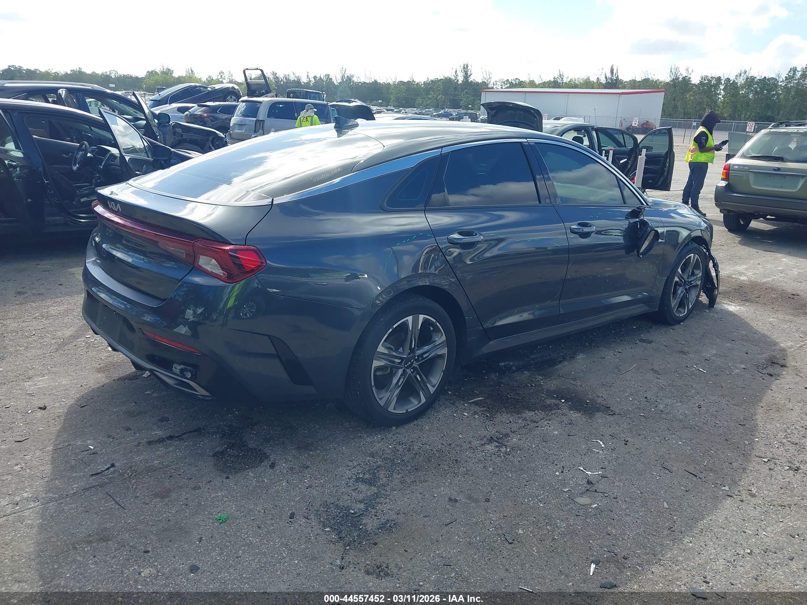 KIA K5 image 4
