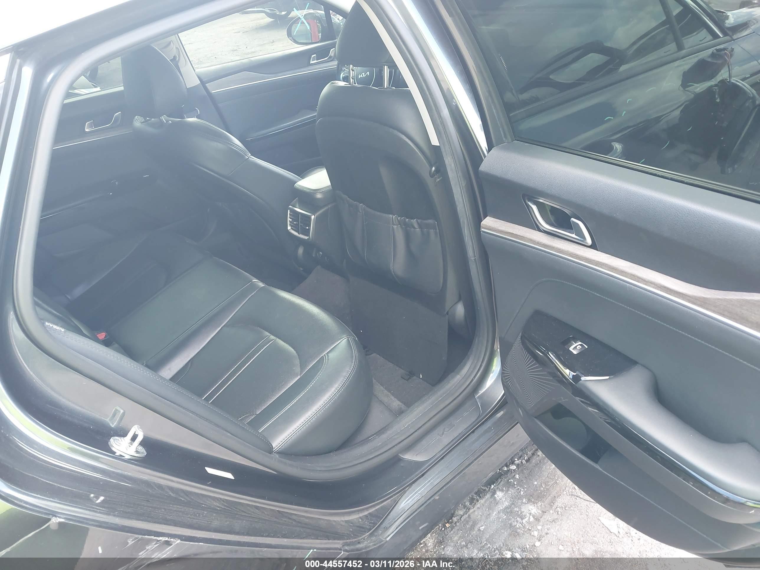 KIA K5 image 8