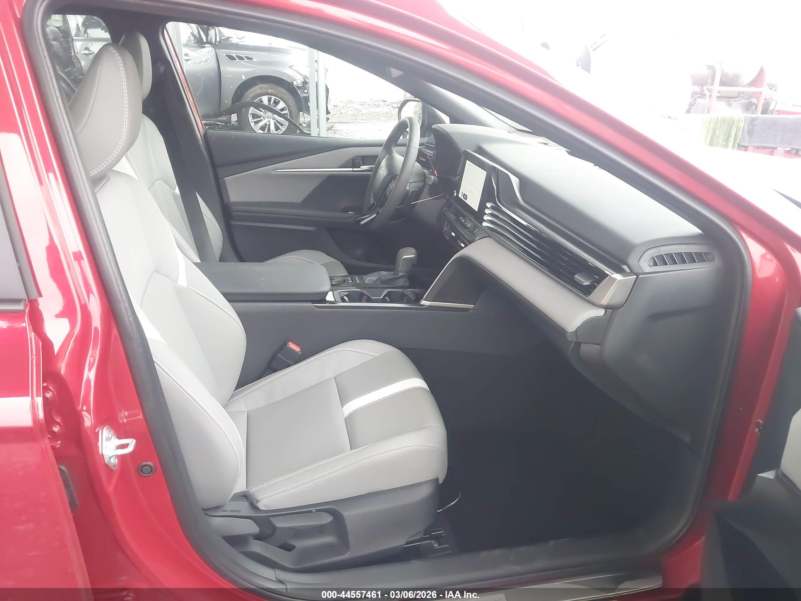 TOYOTA CAMRY image 5