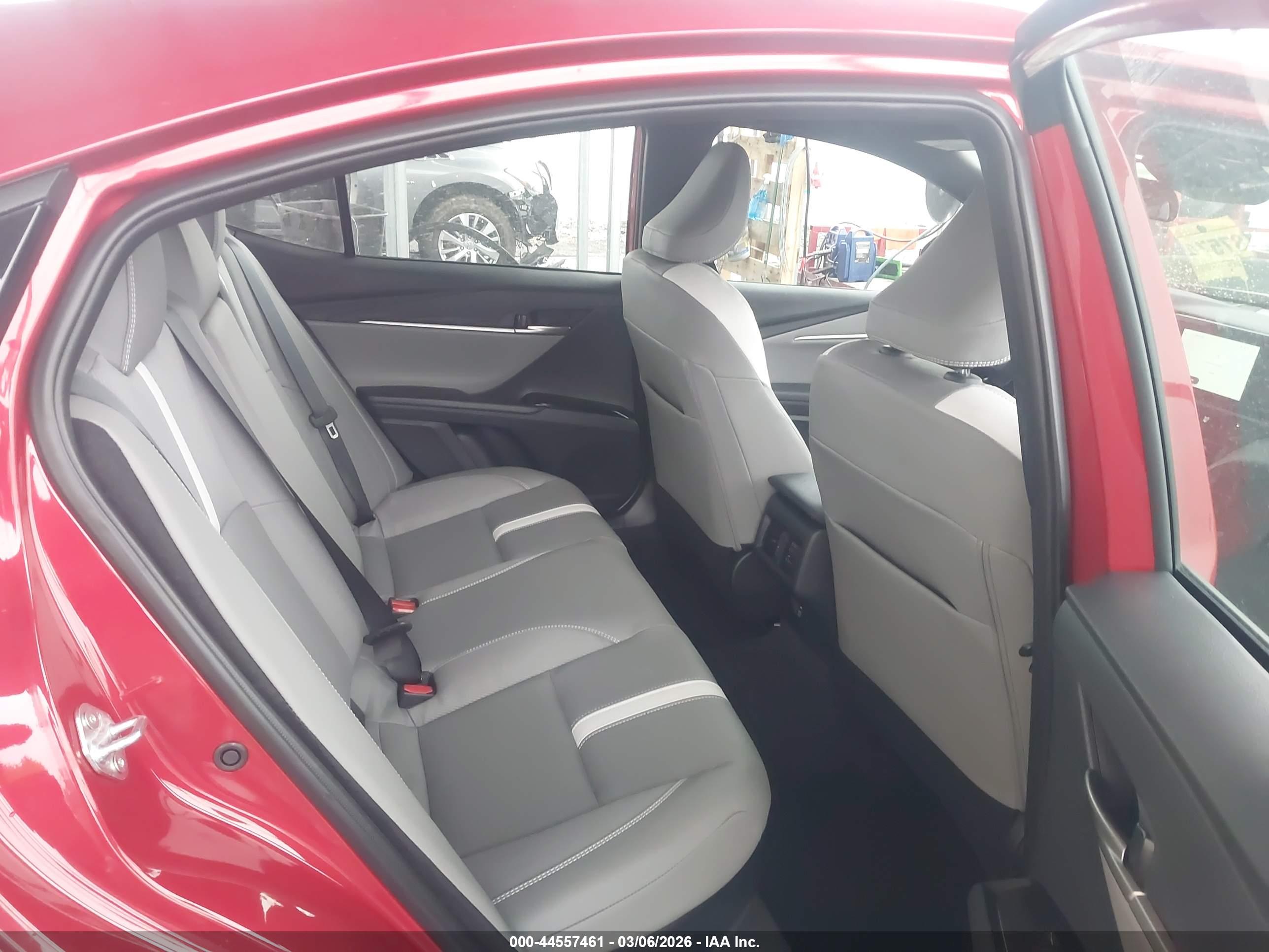 TOYOTA CAMRY image 8