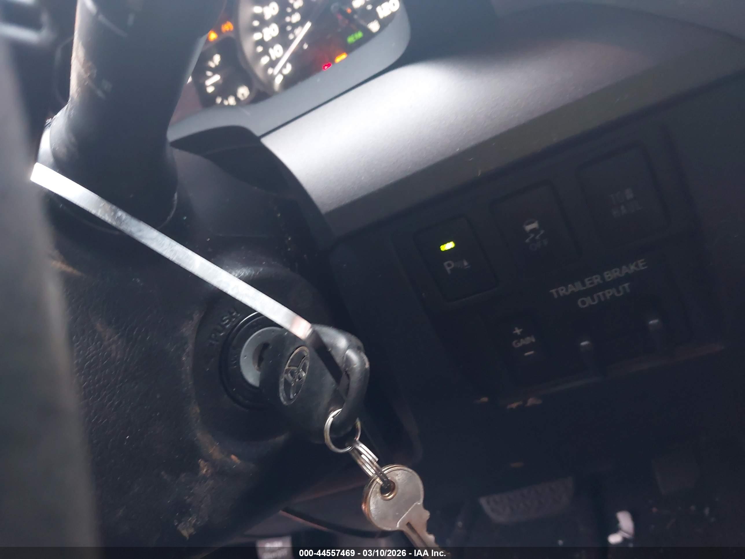 TOYOTA TUNDRA image 11