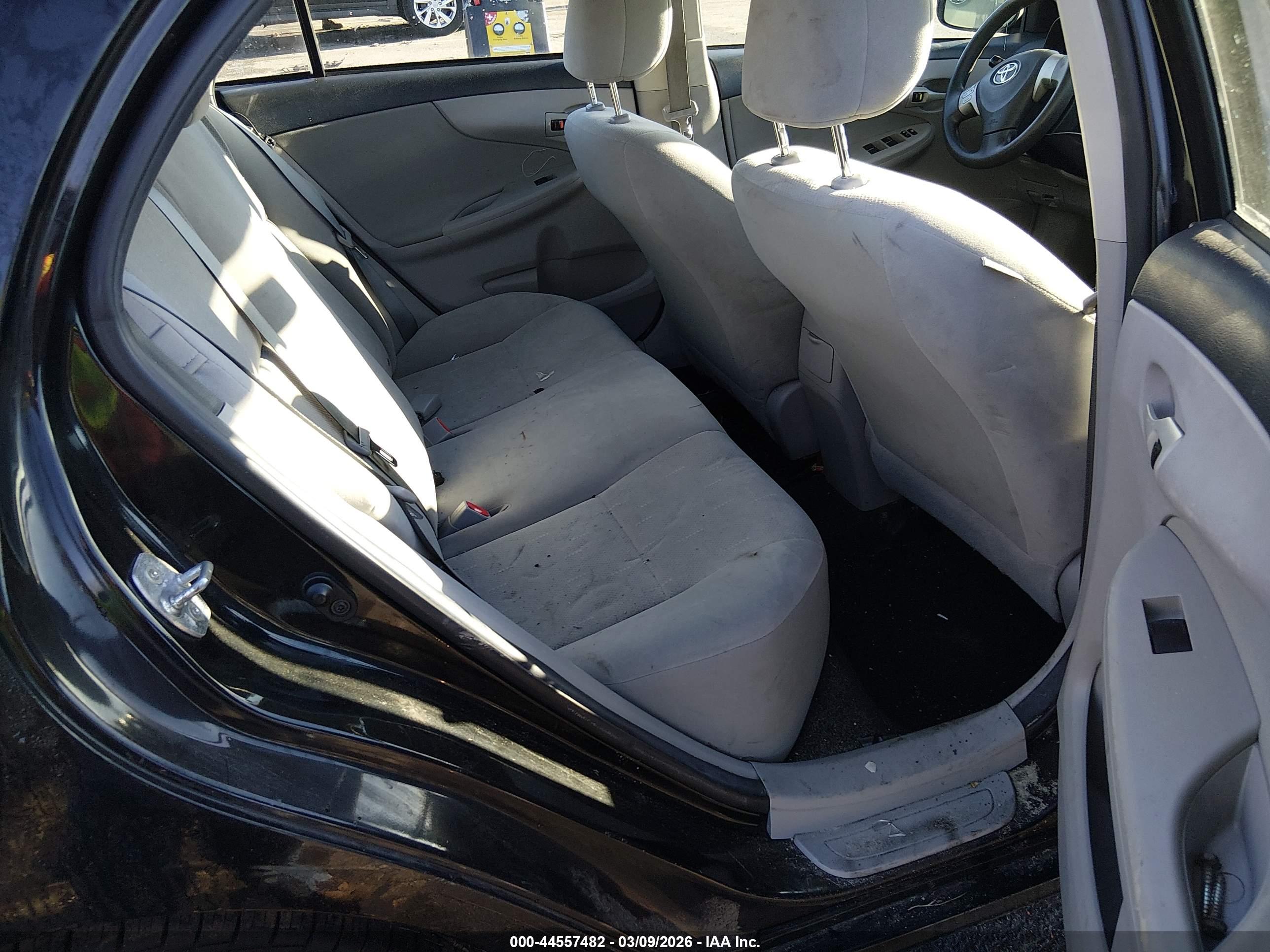 TOYOTA COROLLA image 8