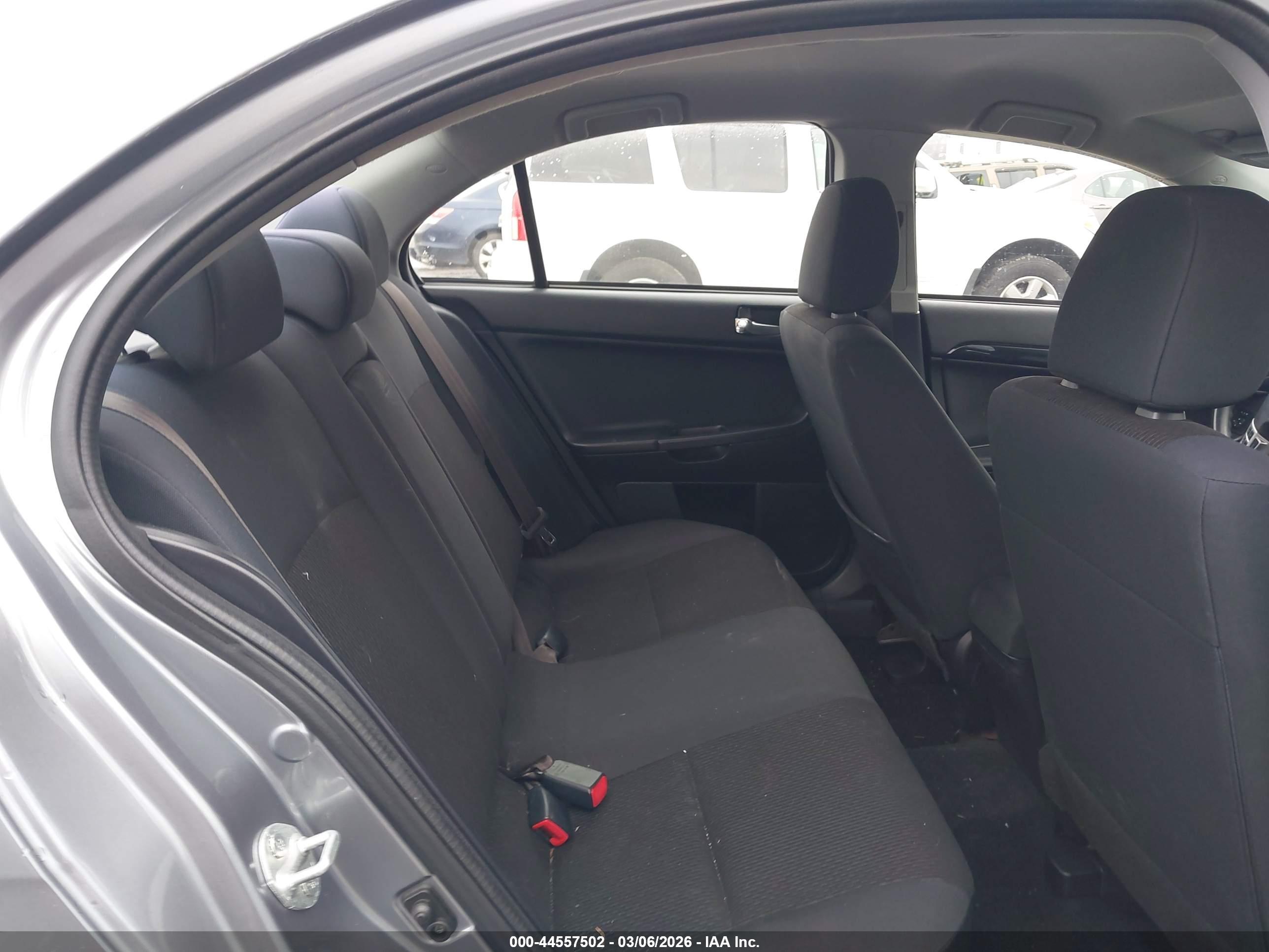 MITSUBISHI LANCER image 8