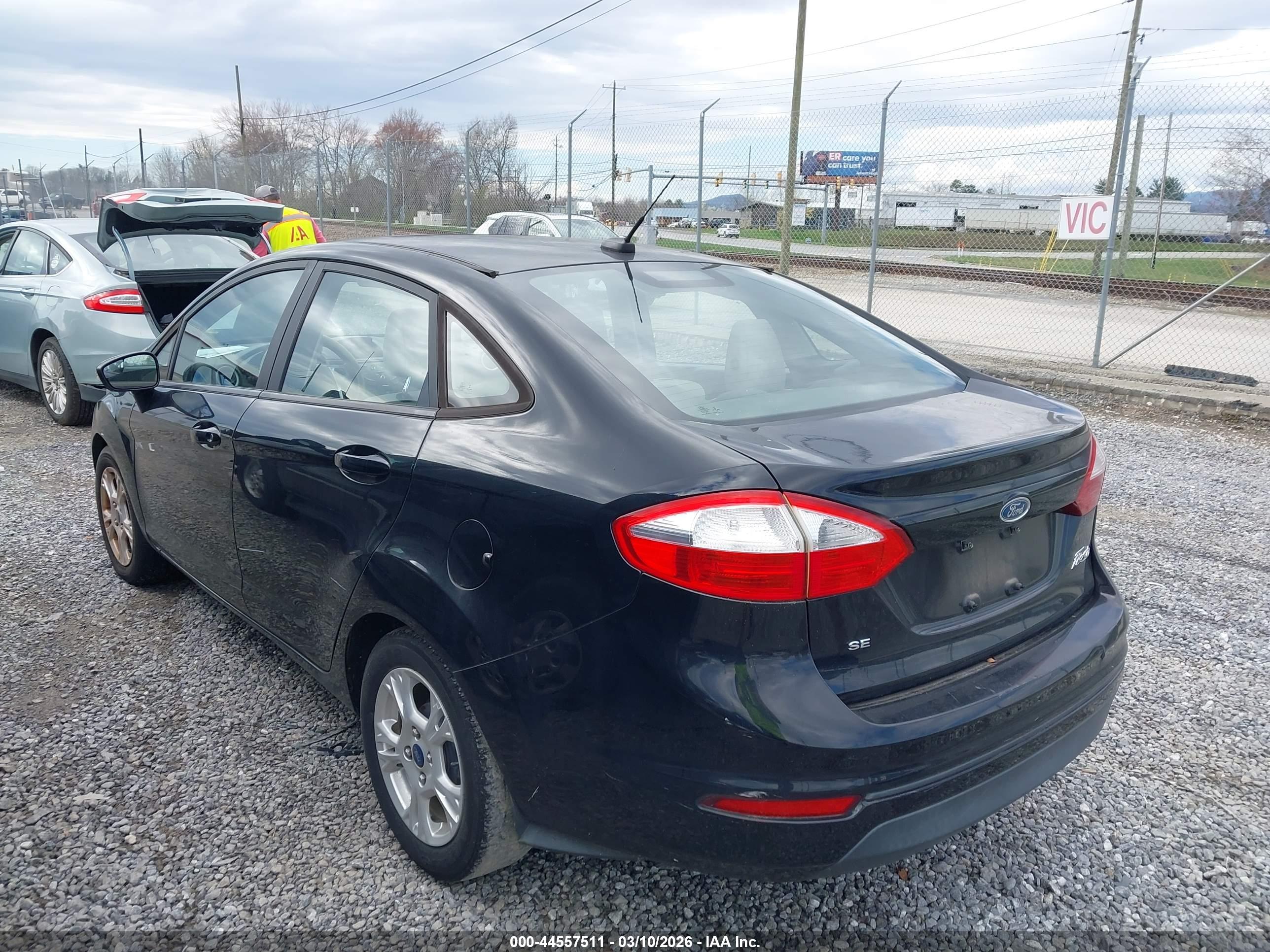 FORD FIESTA image 3