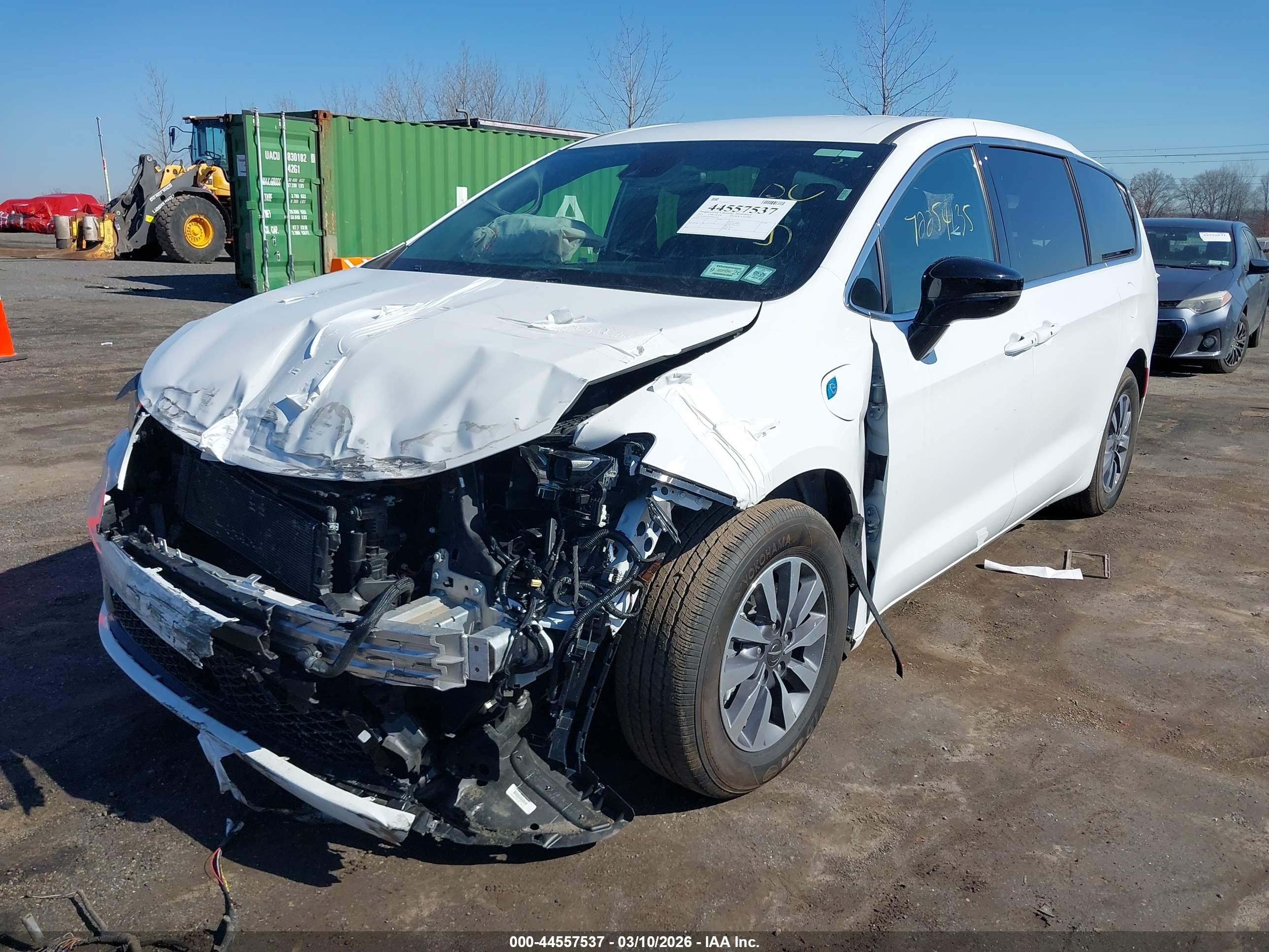 CHRYSLER PACIFICA image 6