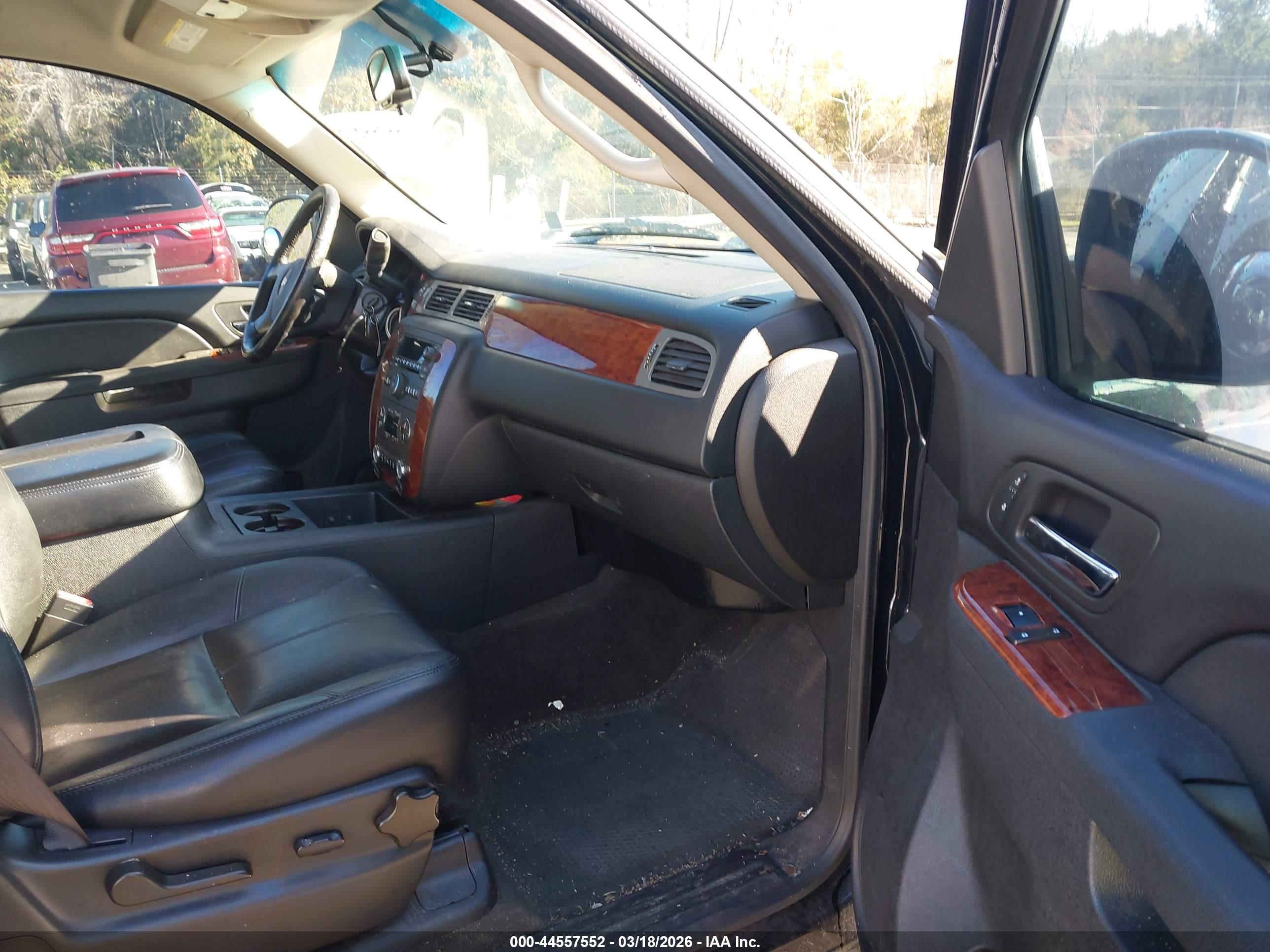 CHEVROLET TAHOE image 5