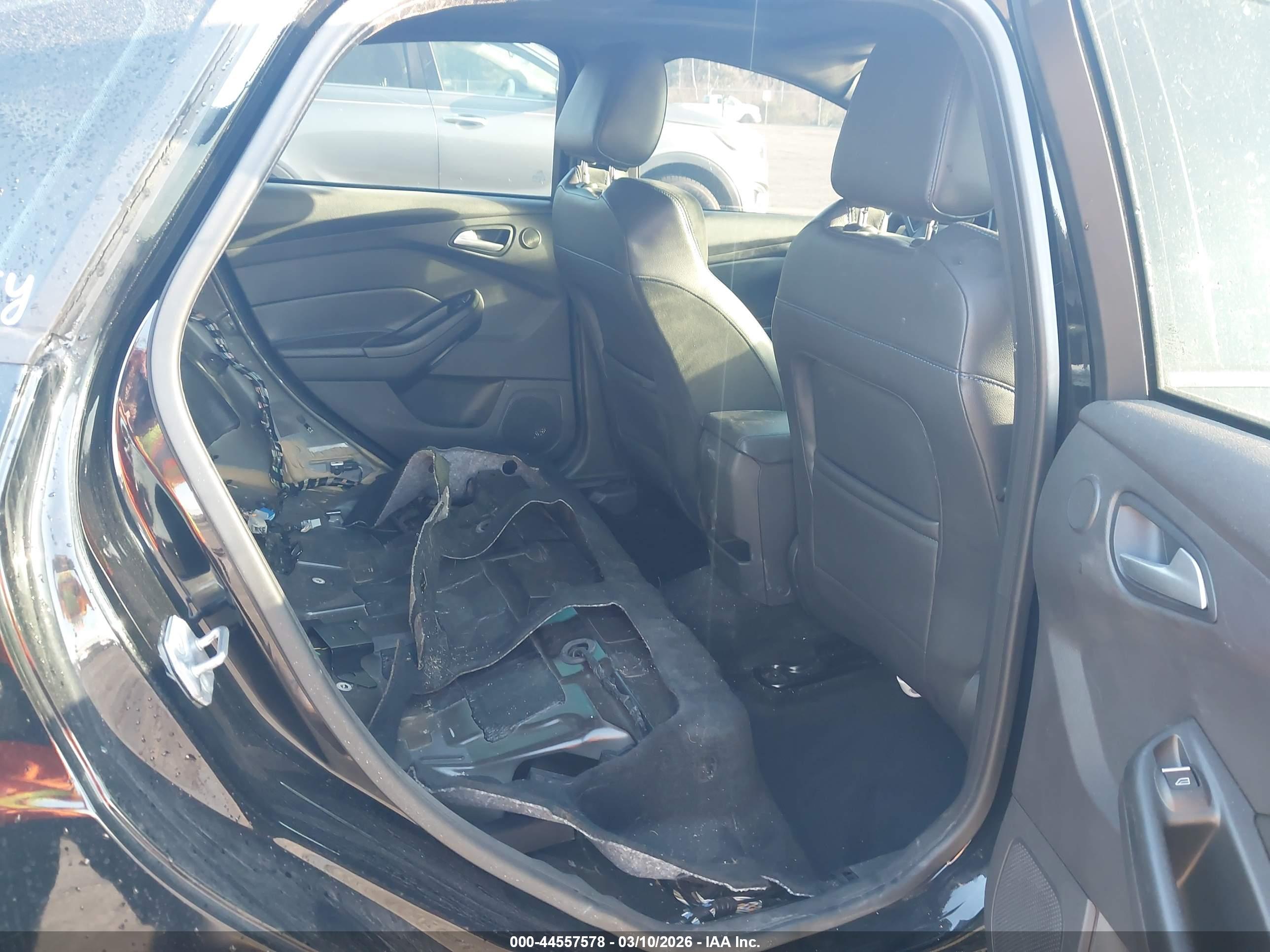 FORD FOCUS image 8