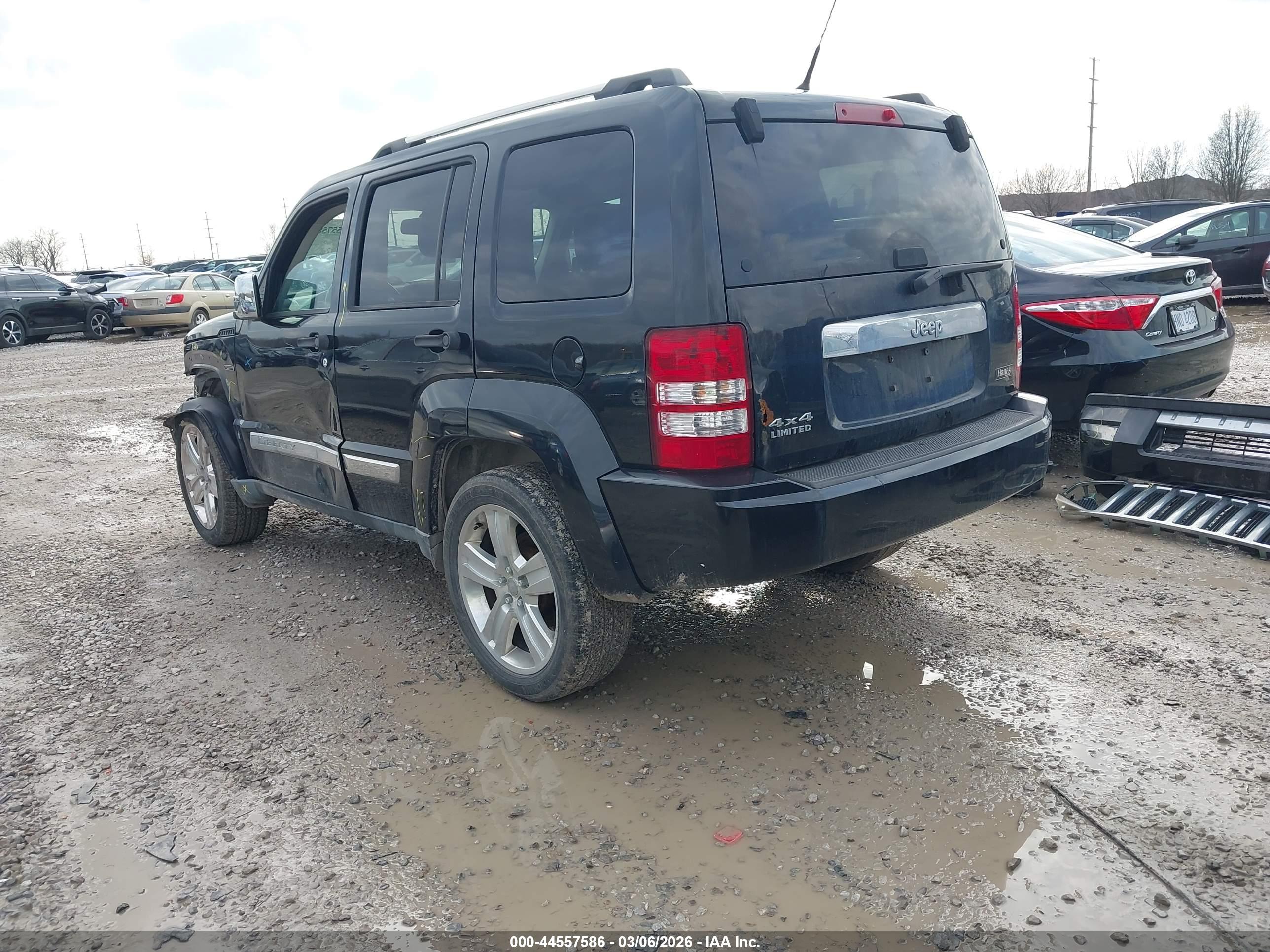 JEEP LIBERTY image 3