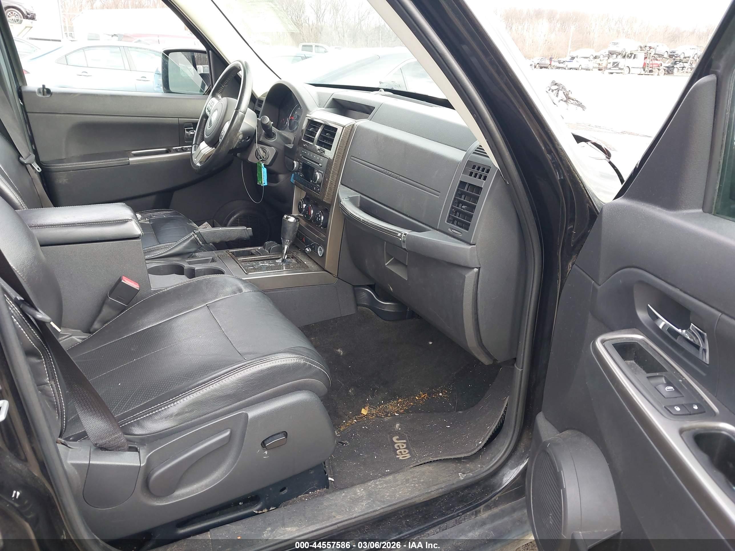 JEEP LIBERTY image 5