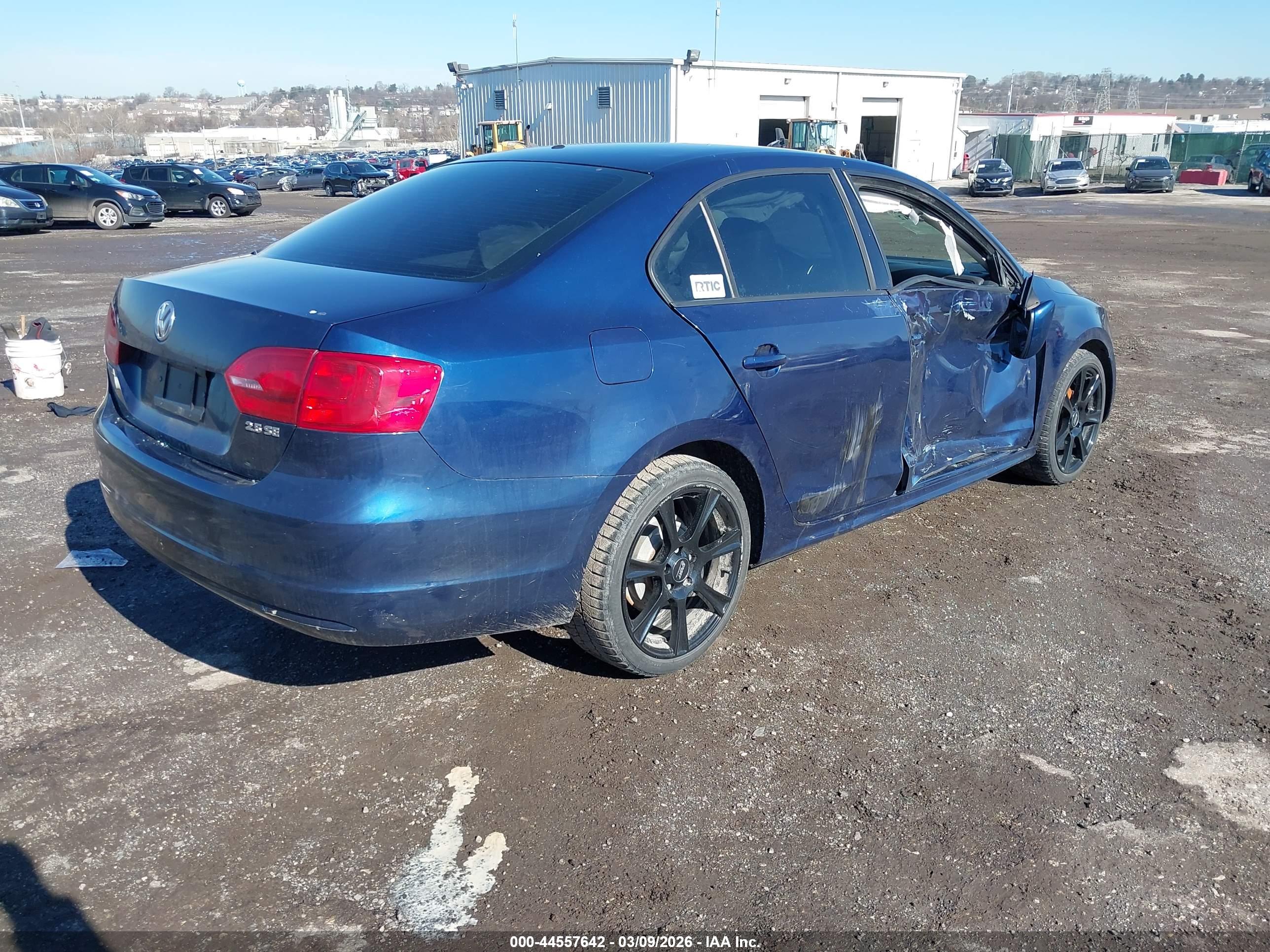 VOLKSWAGEN JETTA image 4