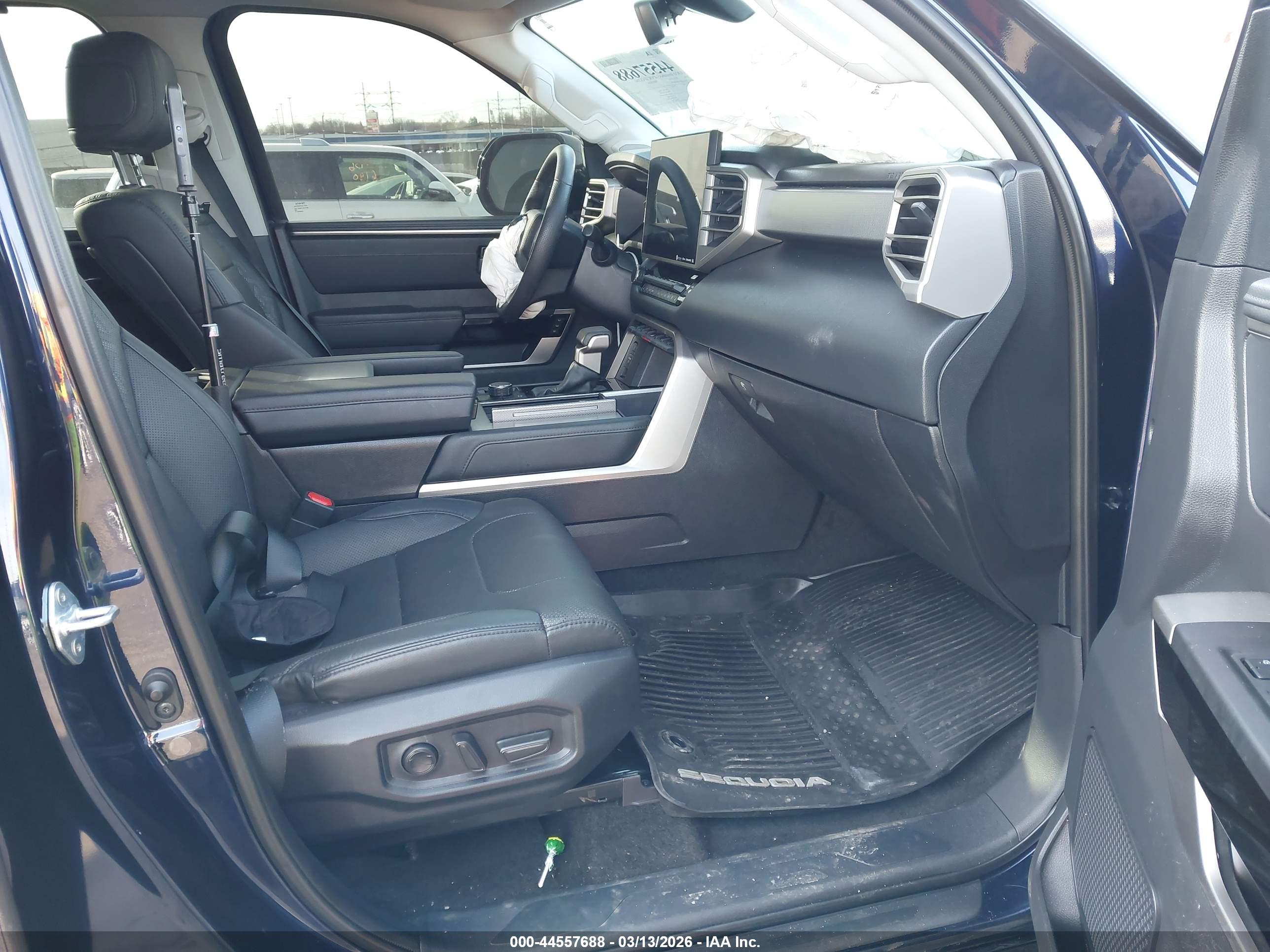 TOYOTA SEQUOIA image 5