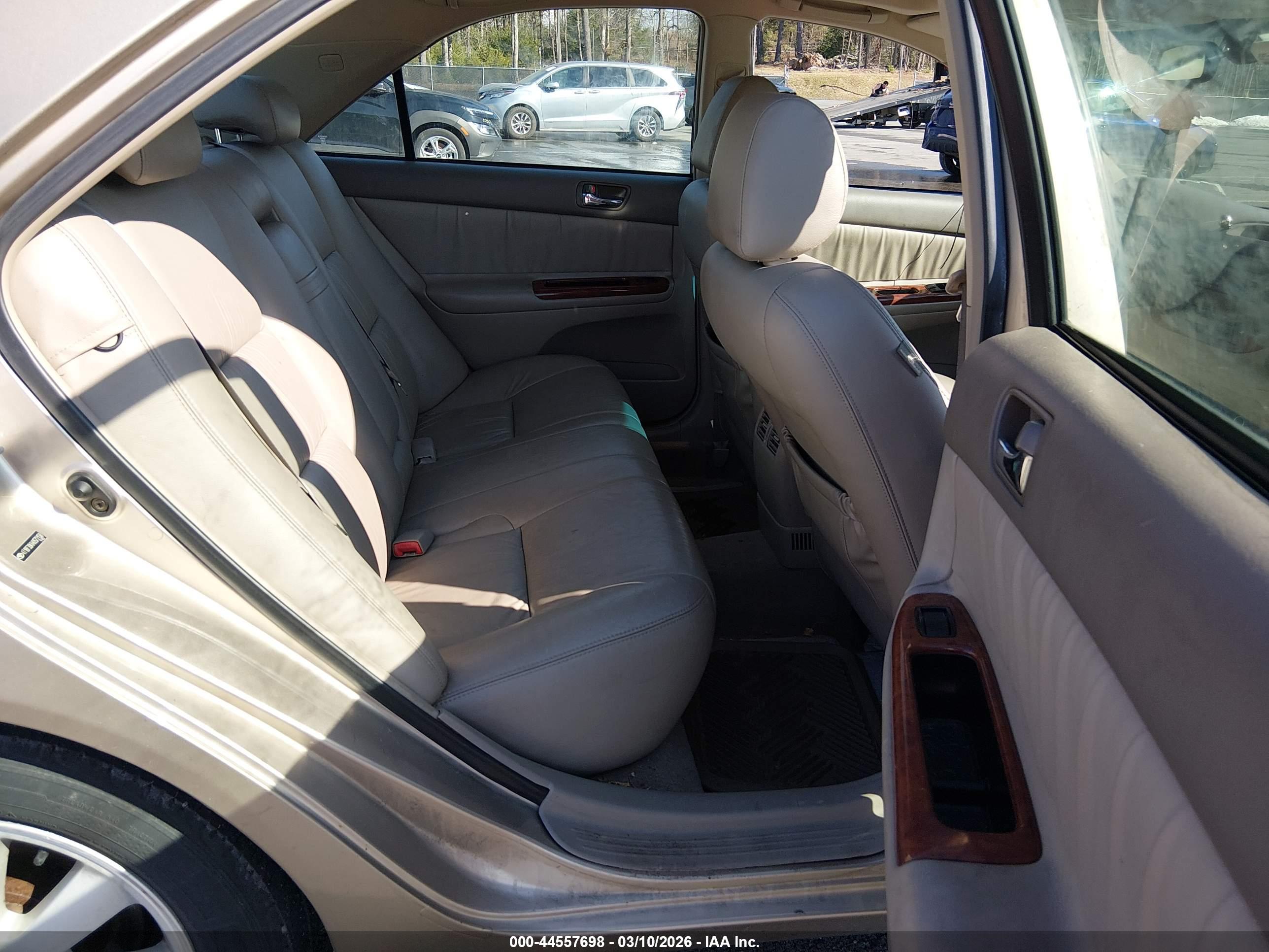 TOYOTA CAMRY image 8
