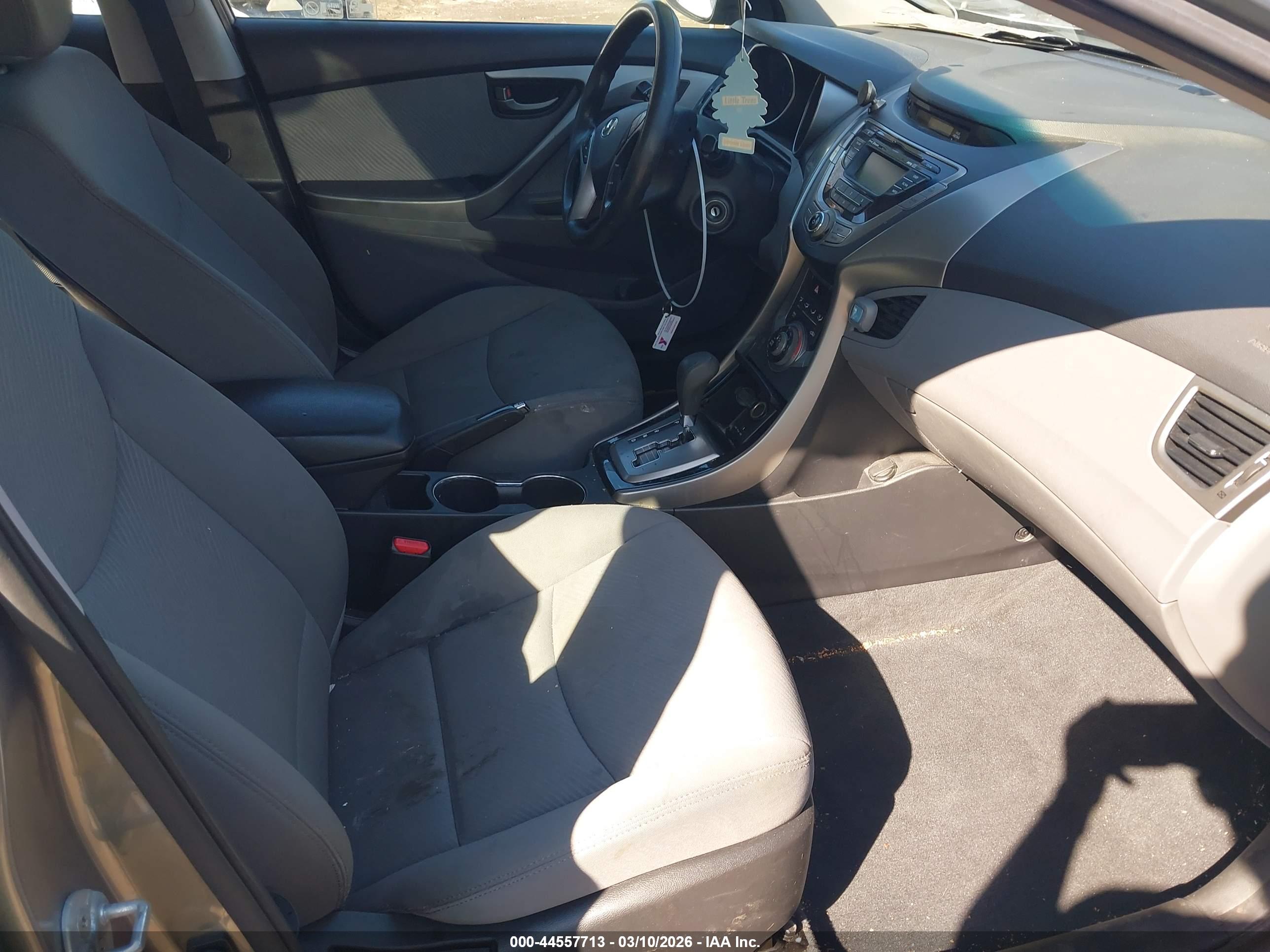 HYUNDAI ELANTRA image 5