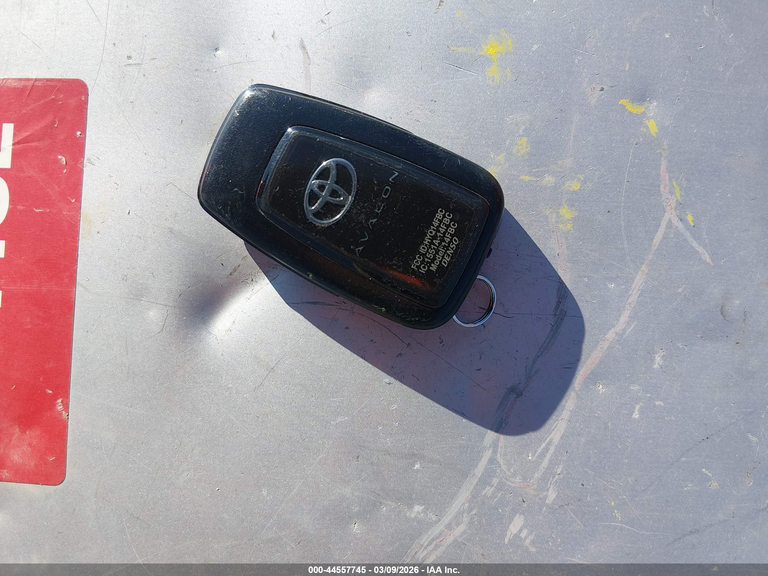 TOYOTA AVALON image 11