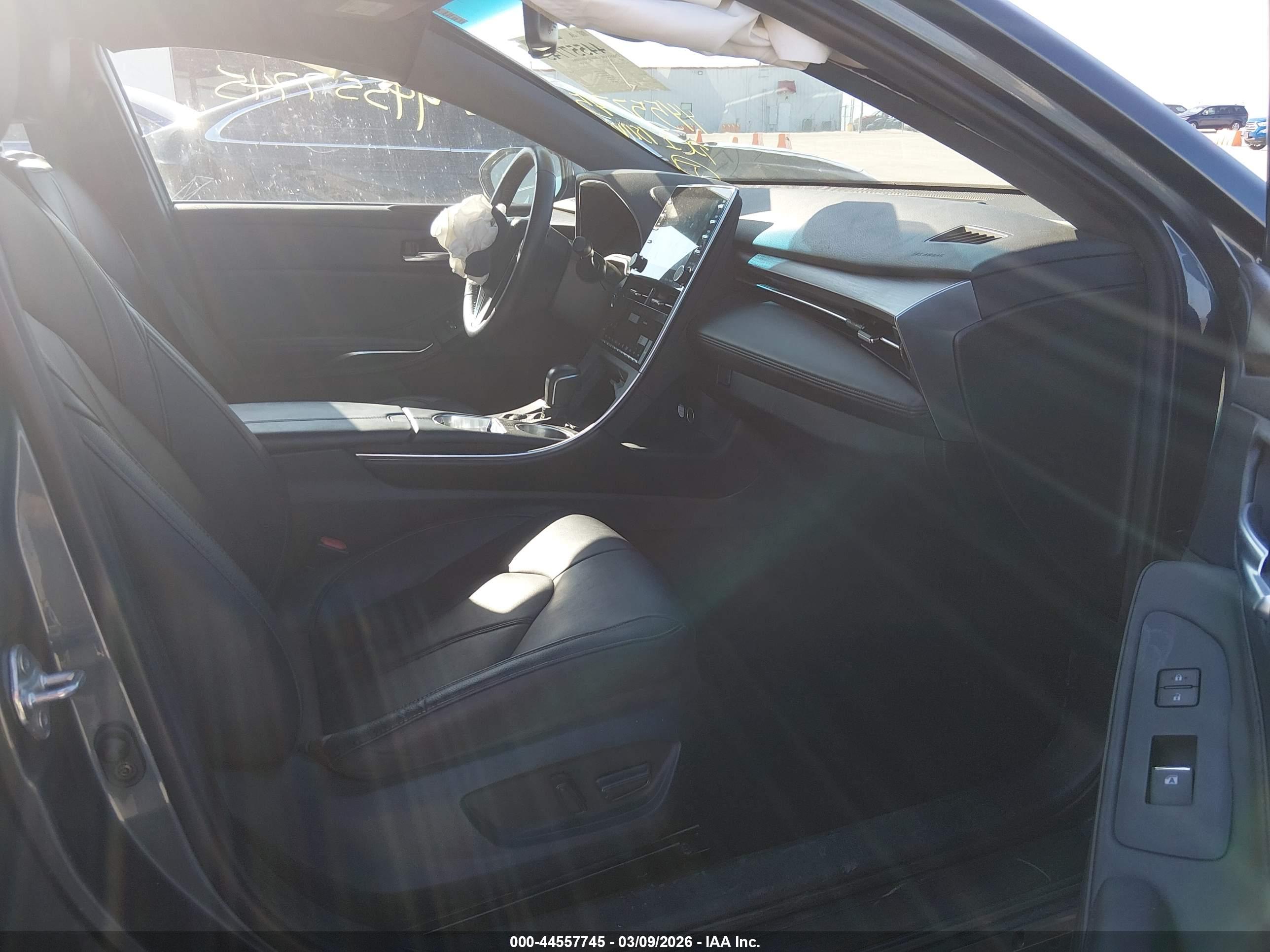 TOYOTA AVALON image 5