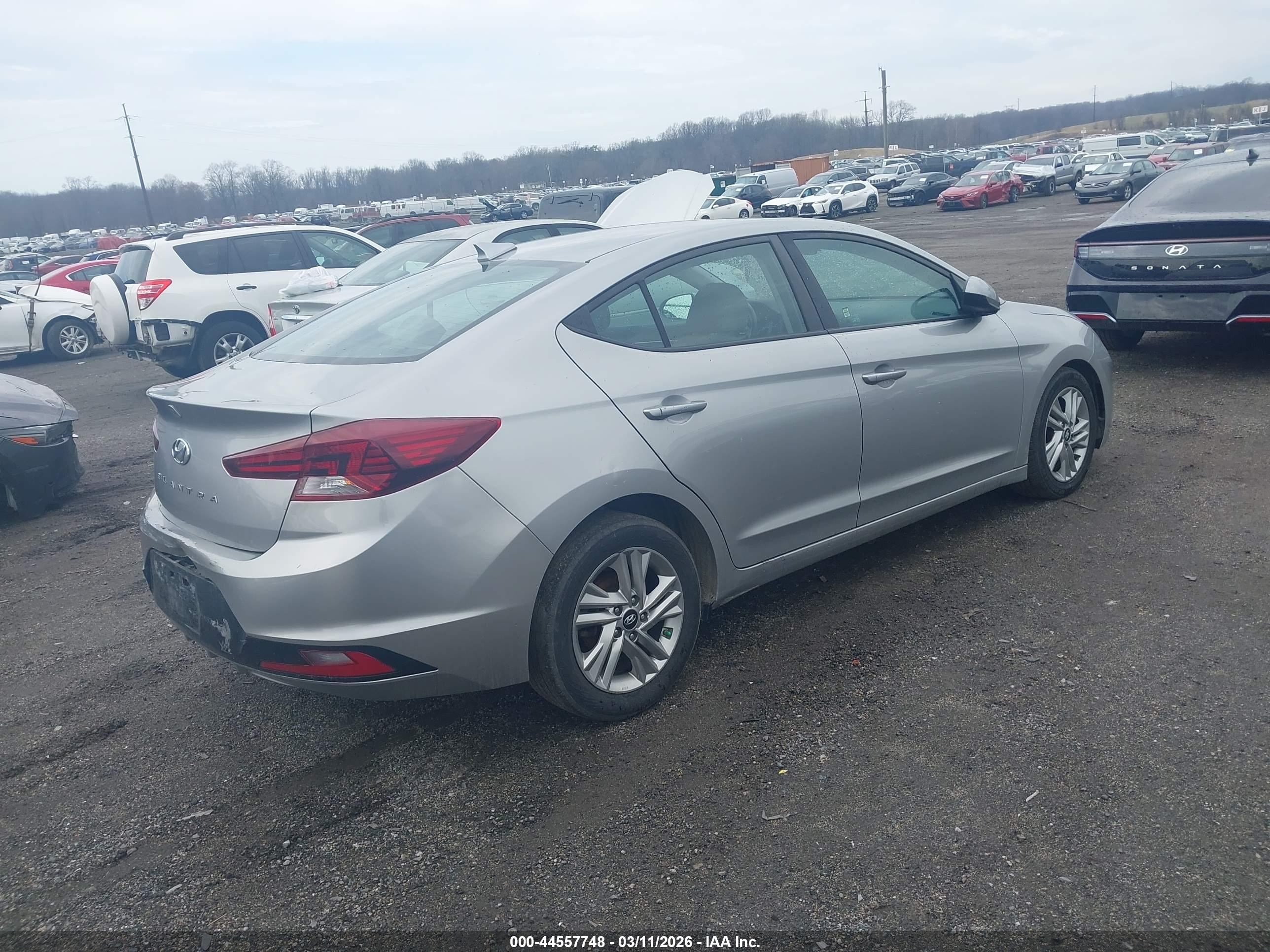 HYUNDAI ELANTRA image 4