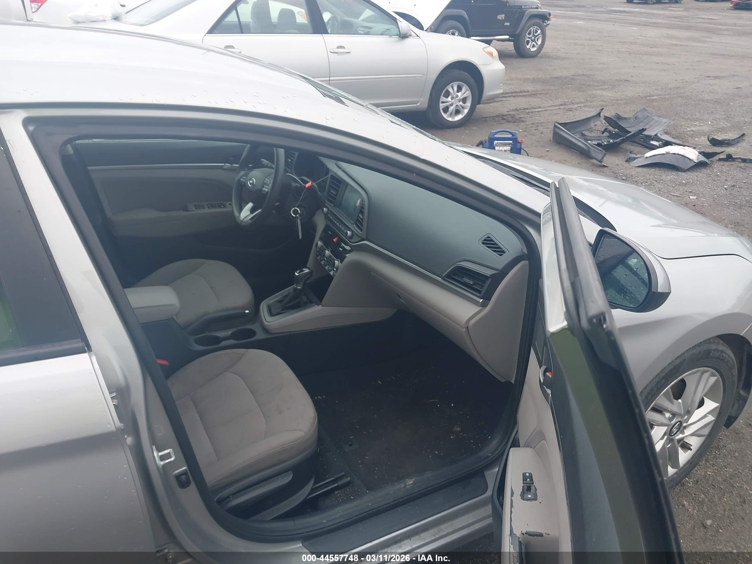 HYUNDAI ELANTRA image 5