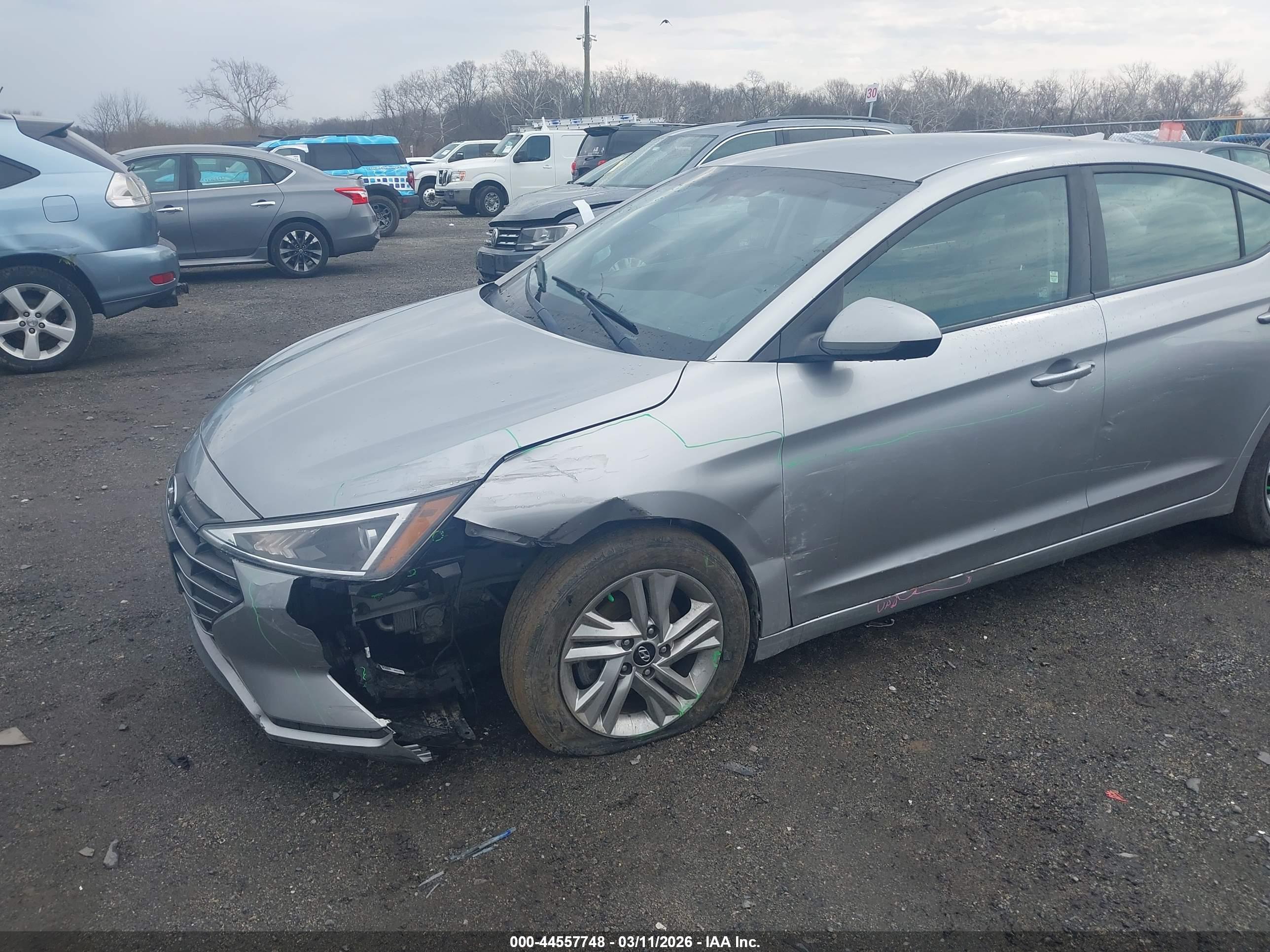 HYUNDAI ELANTRA image 6