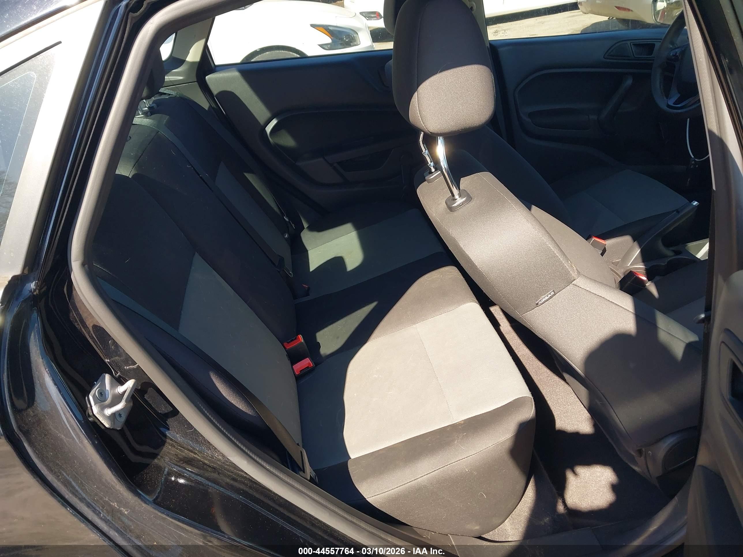 FORD FIESTA image 8