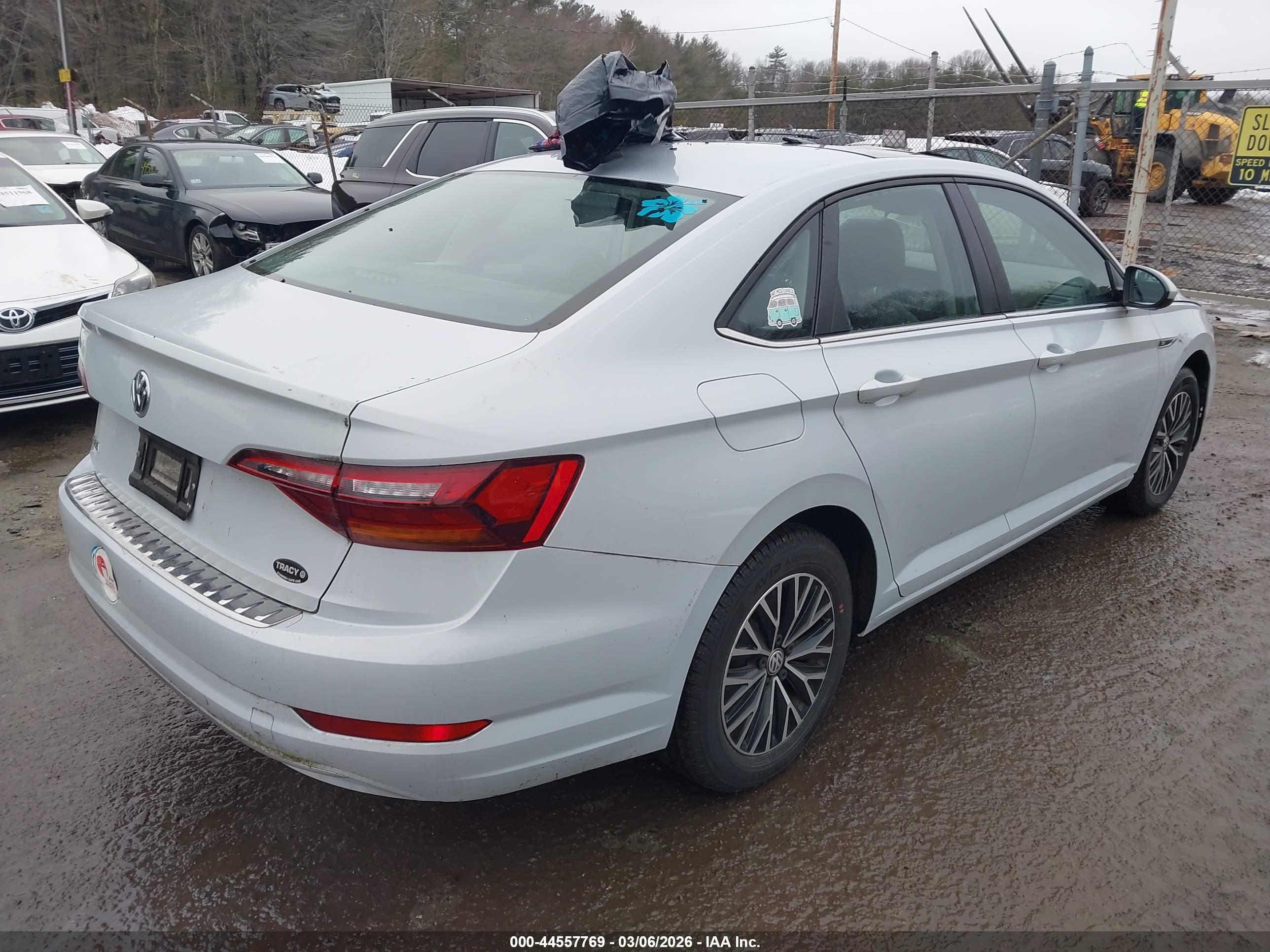VOLKSWAGEN JETTA image 4