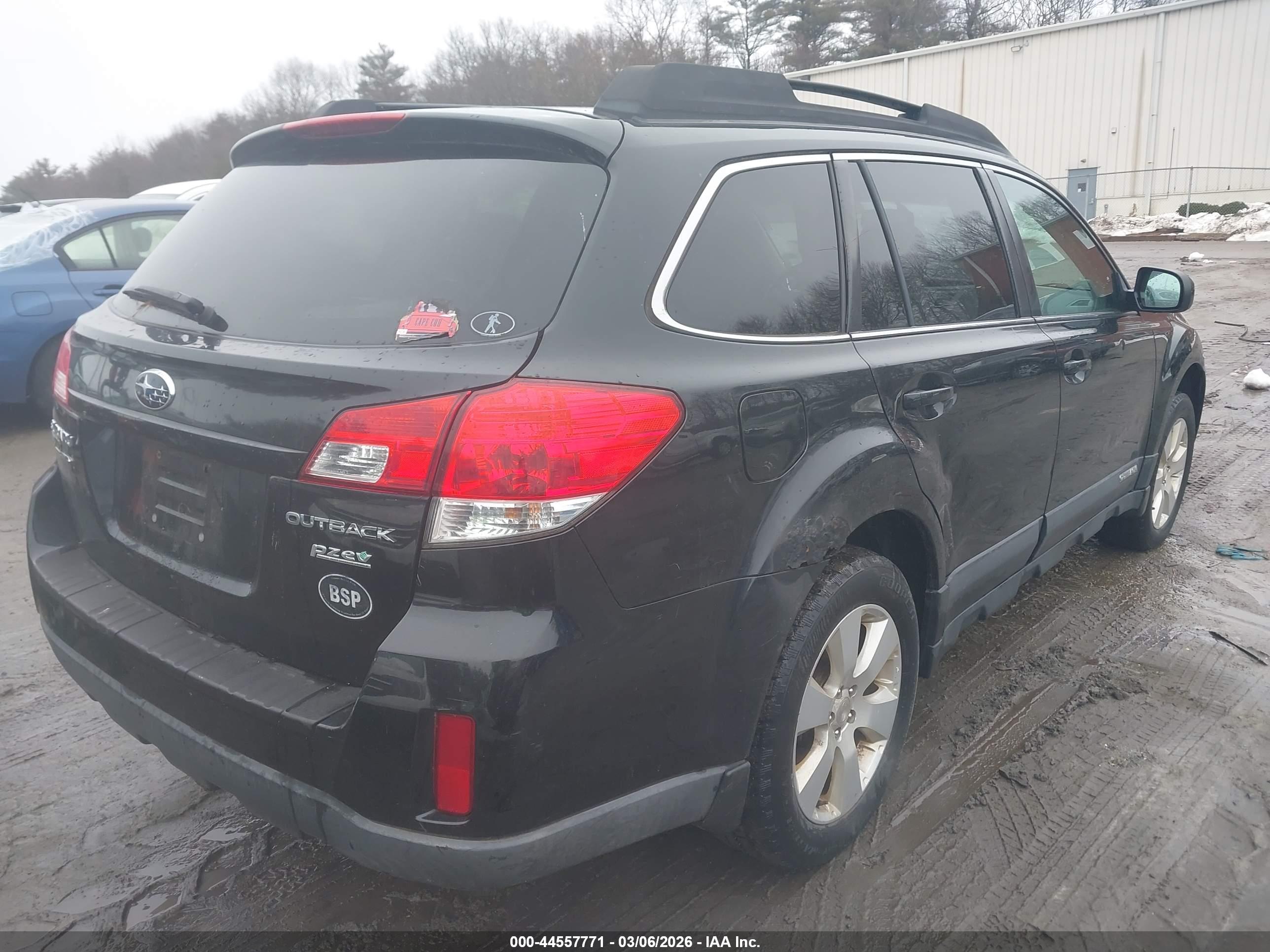 SUBARU OUTBACK image 4