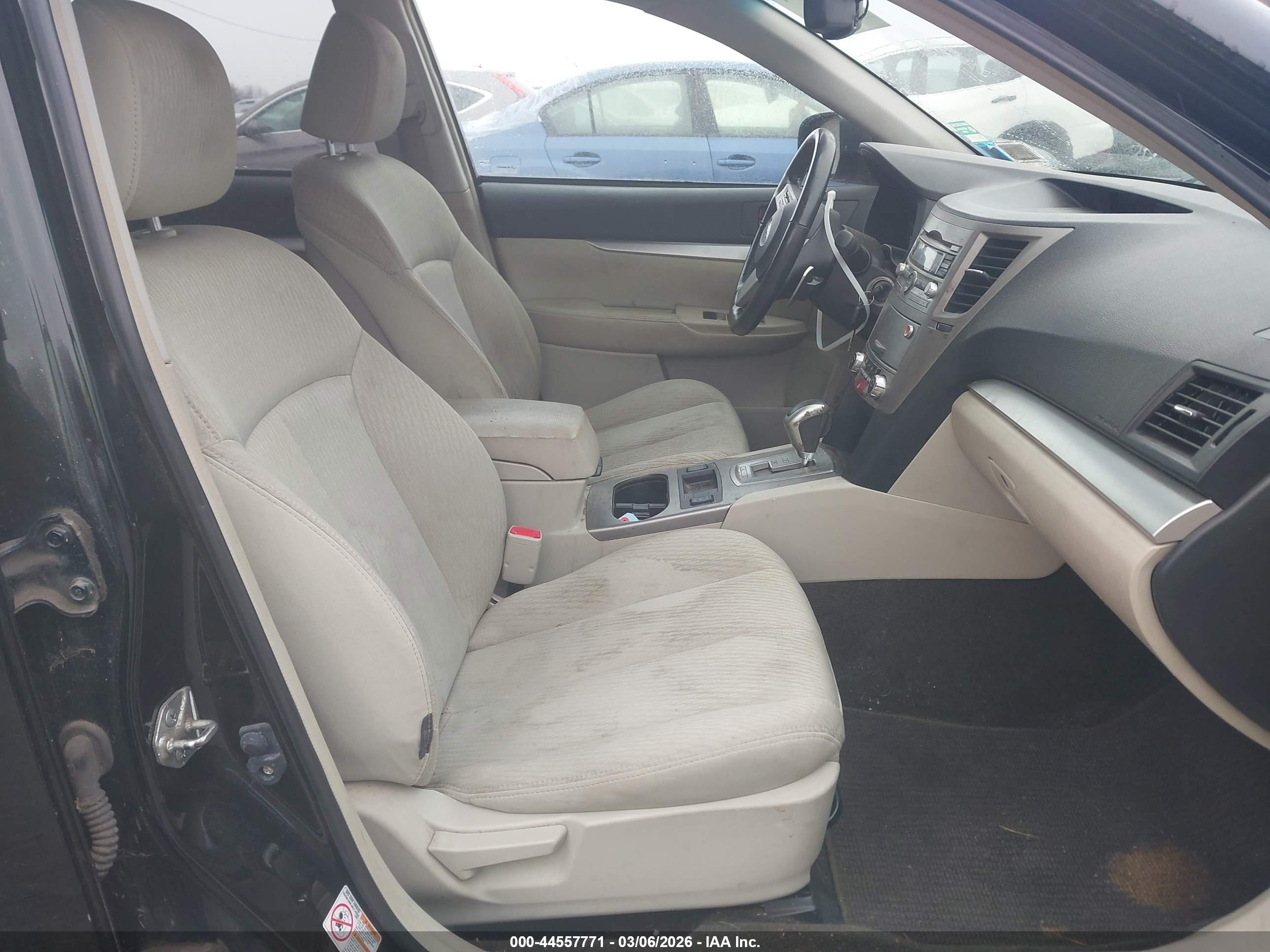 SUBARU OUTBACK image 5