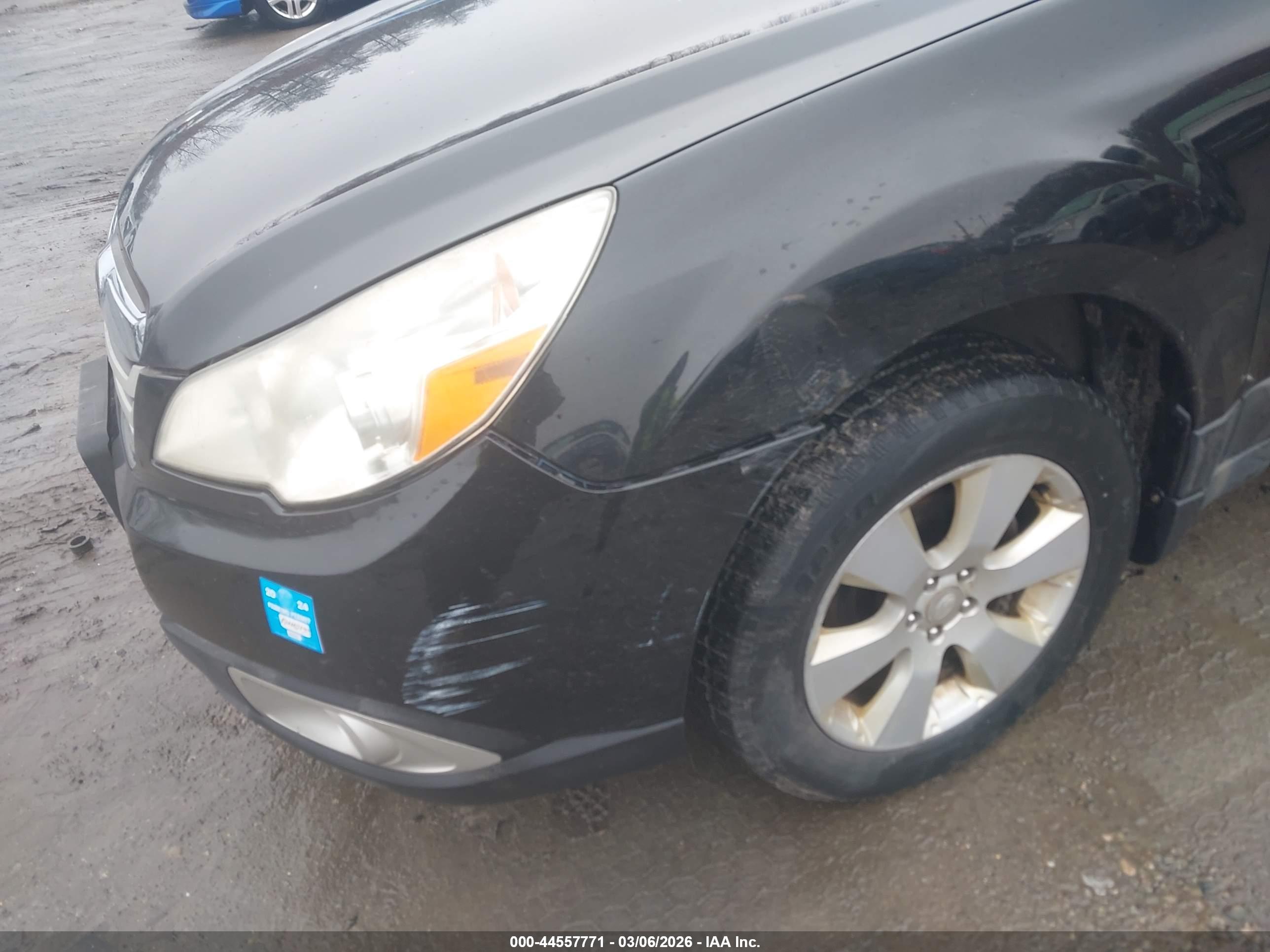 SUBARU OUTBACK image 6