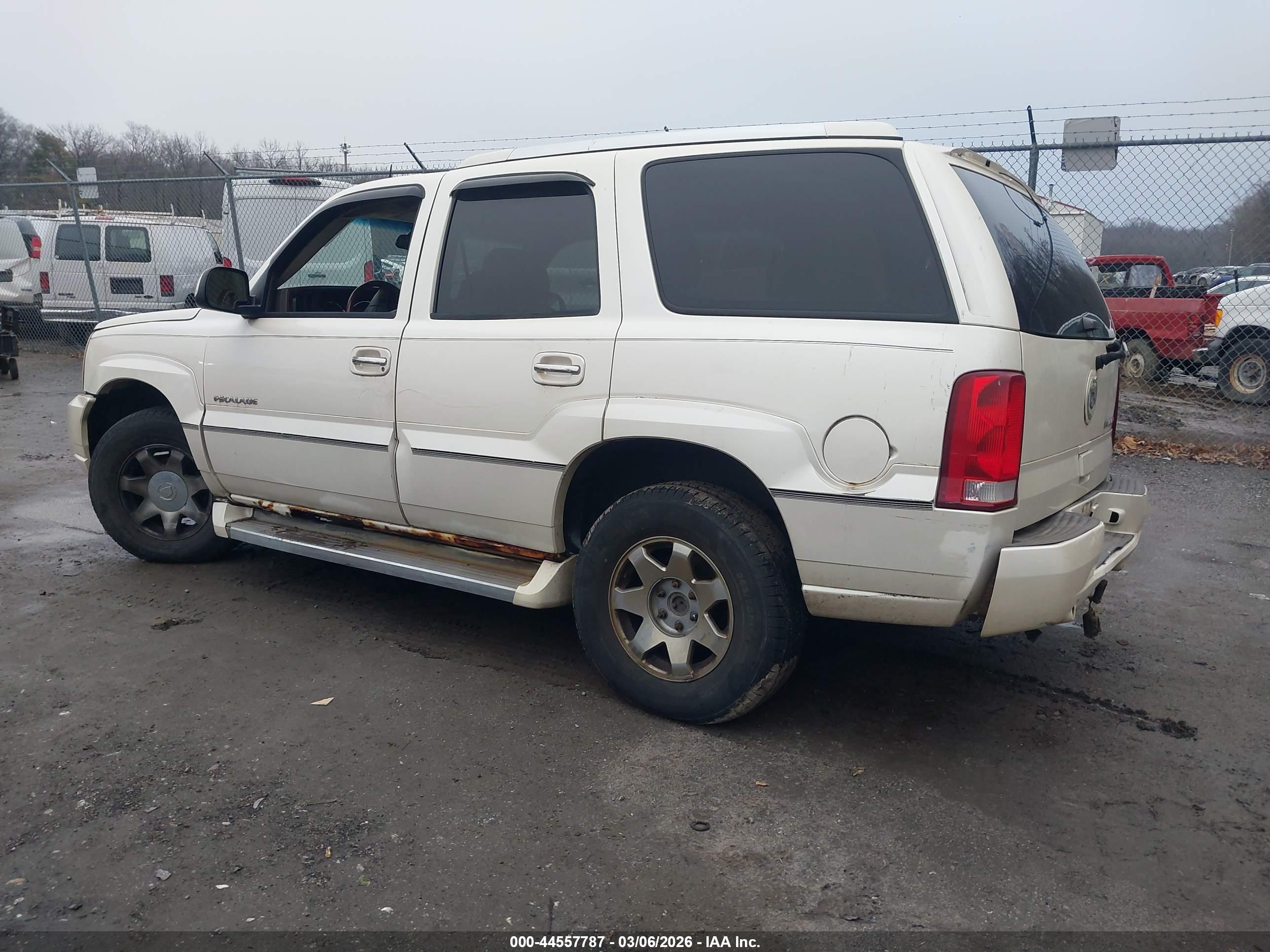 CADILLAC ESCALADE image 3
