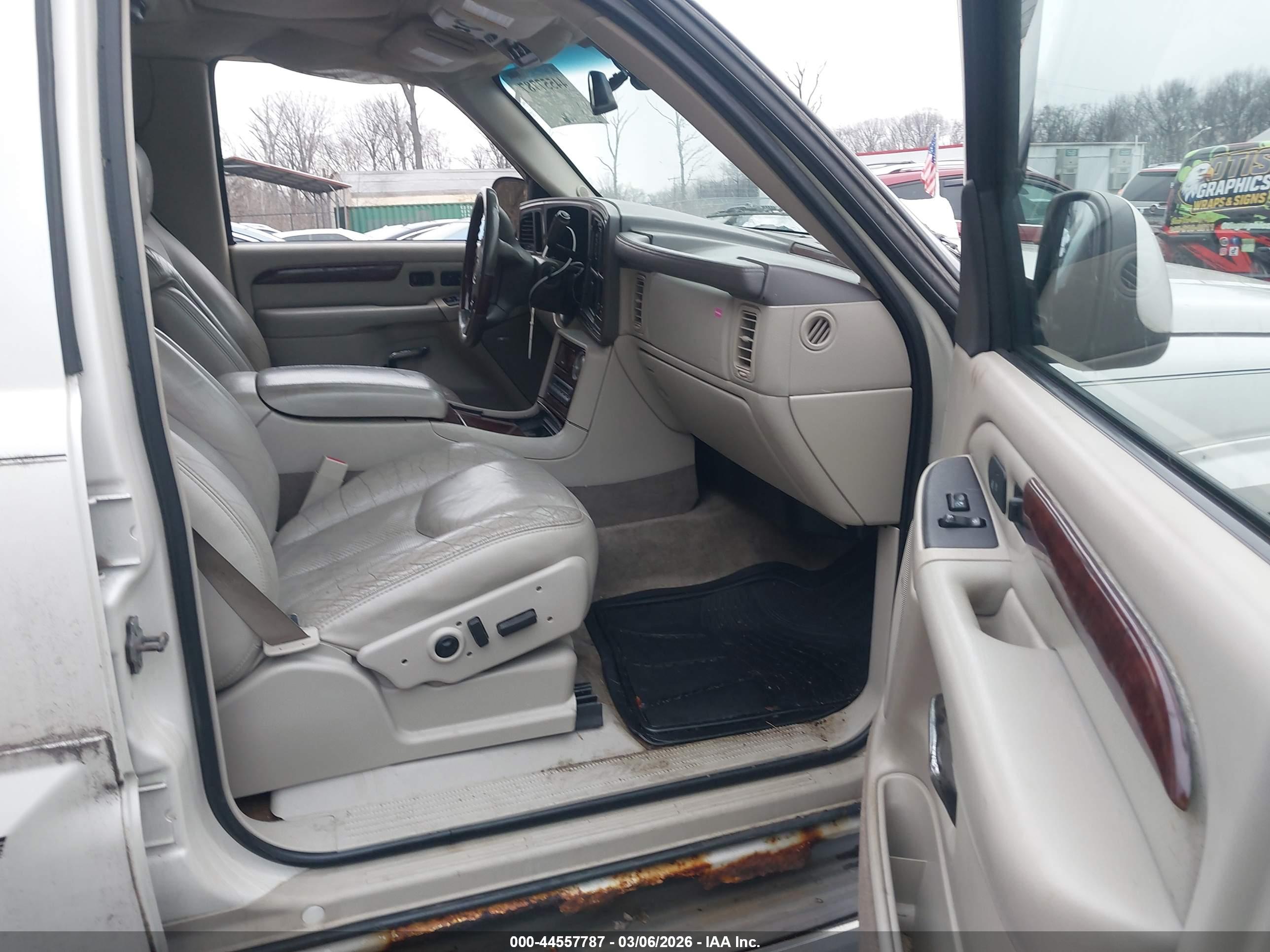CADILLAC ESCALADE image 5