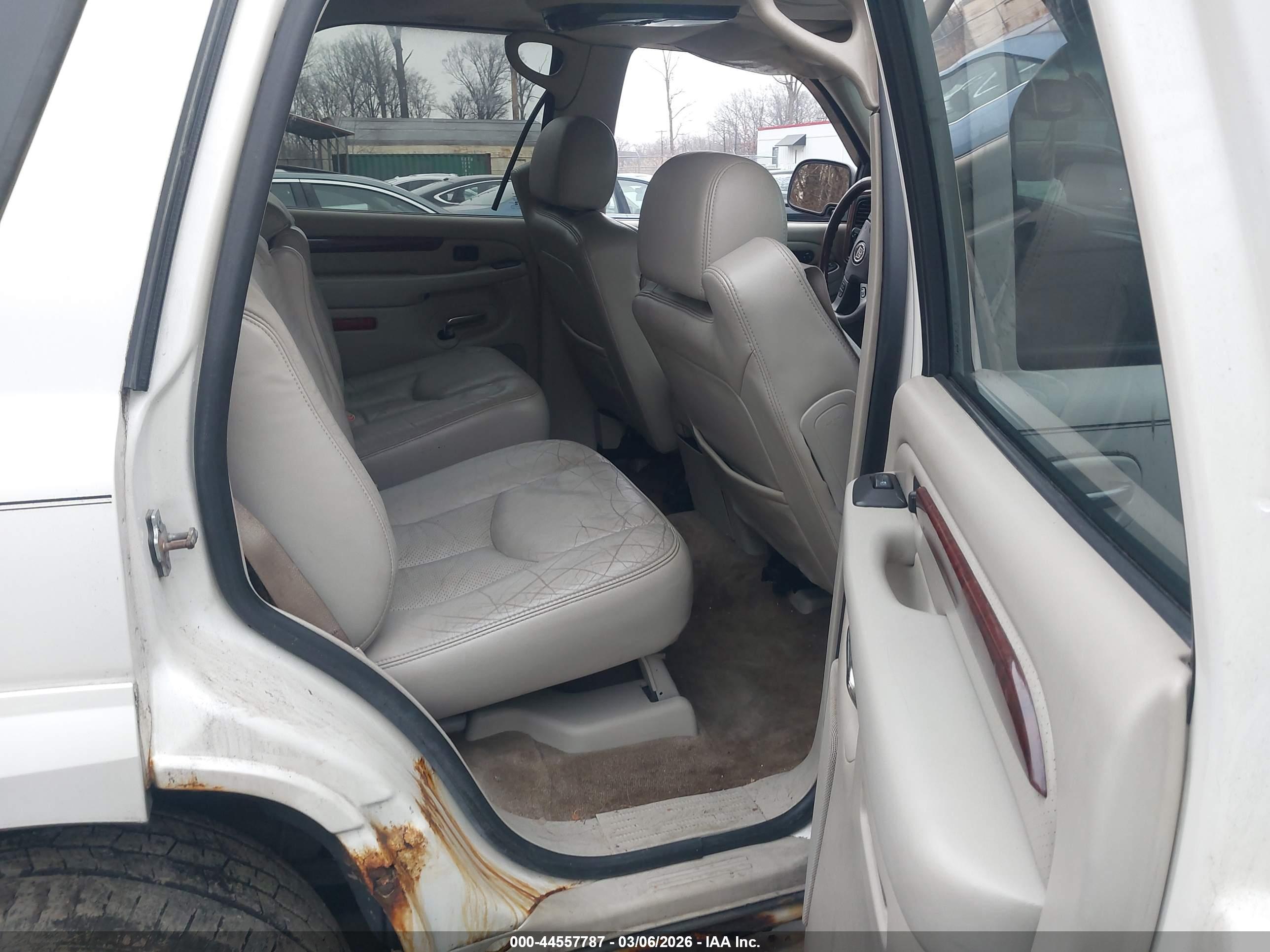 CADILLAC ESCALADE image 8