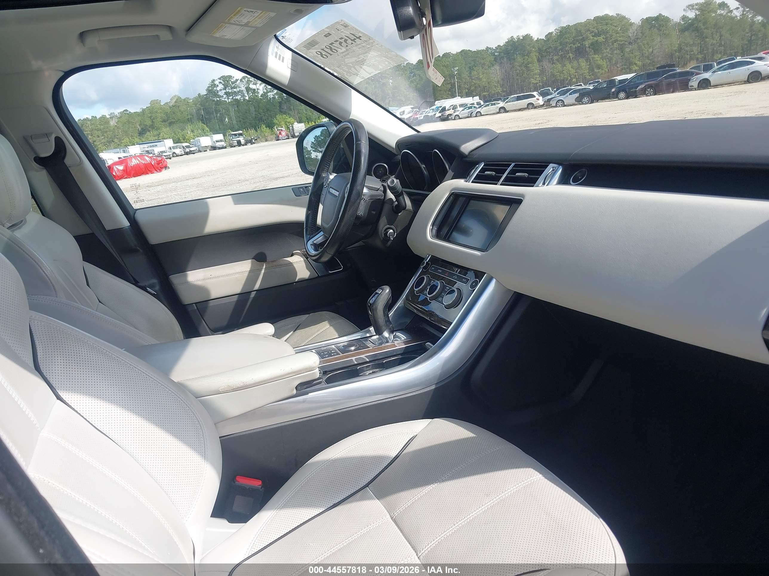 LAND ROVER image 5