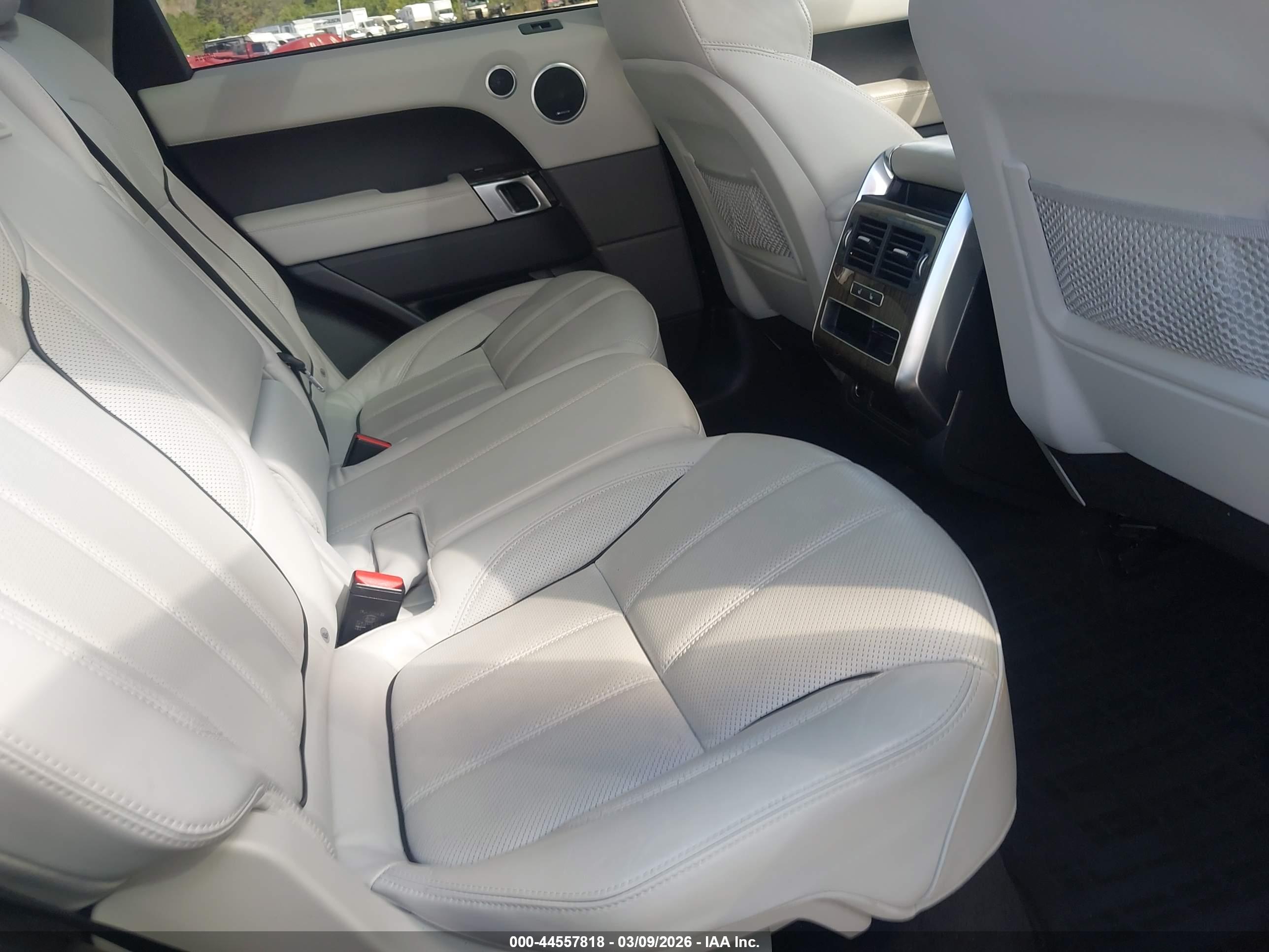 LAND ROVER image 8