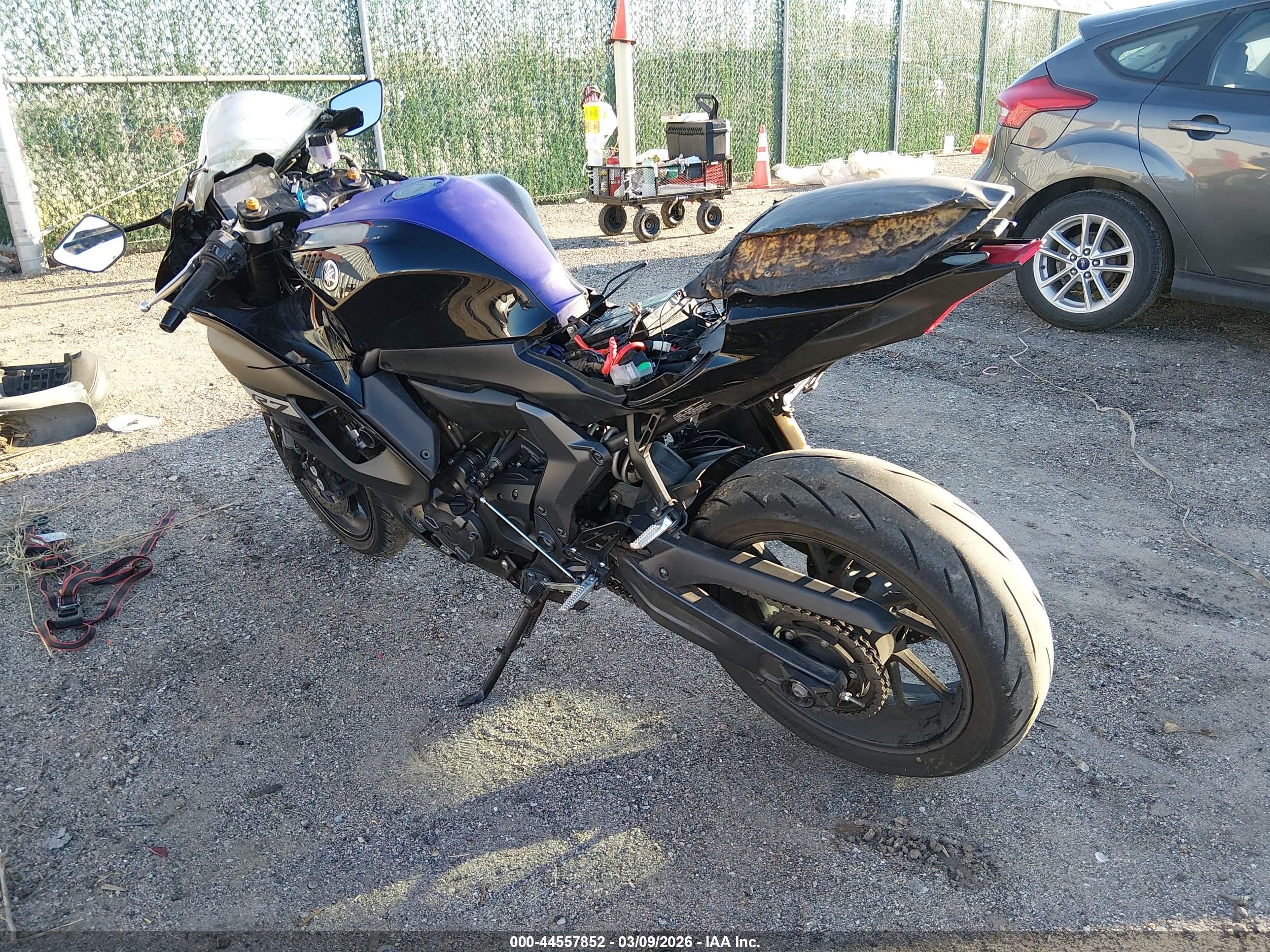 YAMAHA YZFR7 image 3