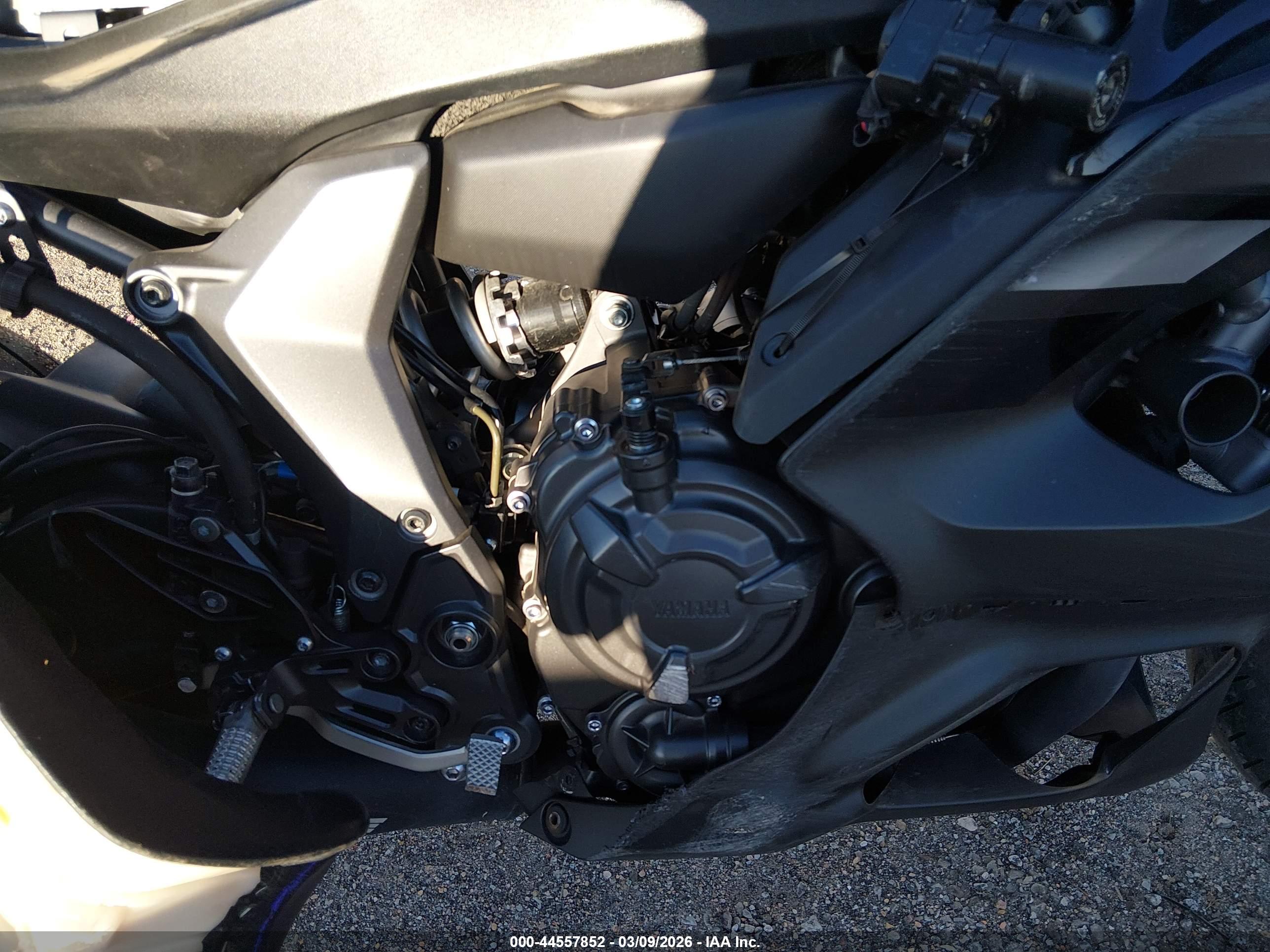 YAMAHA YZFR7 image 8