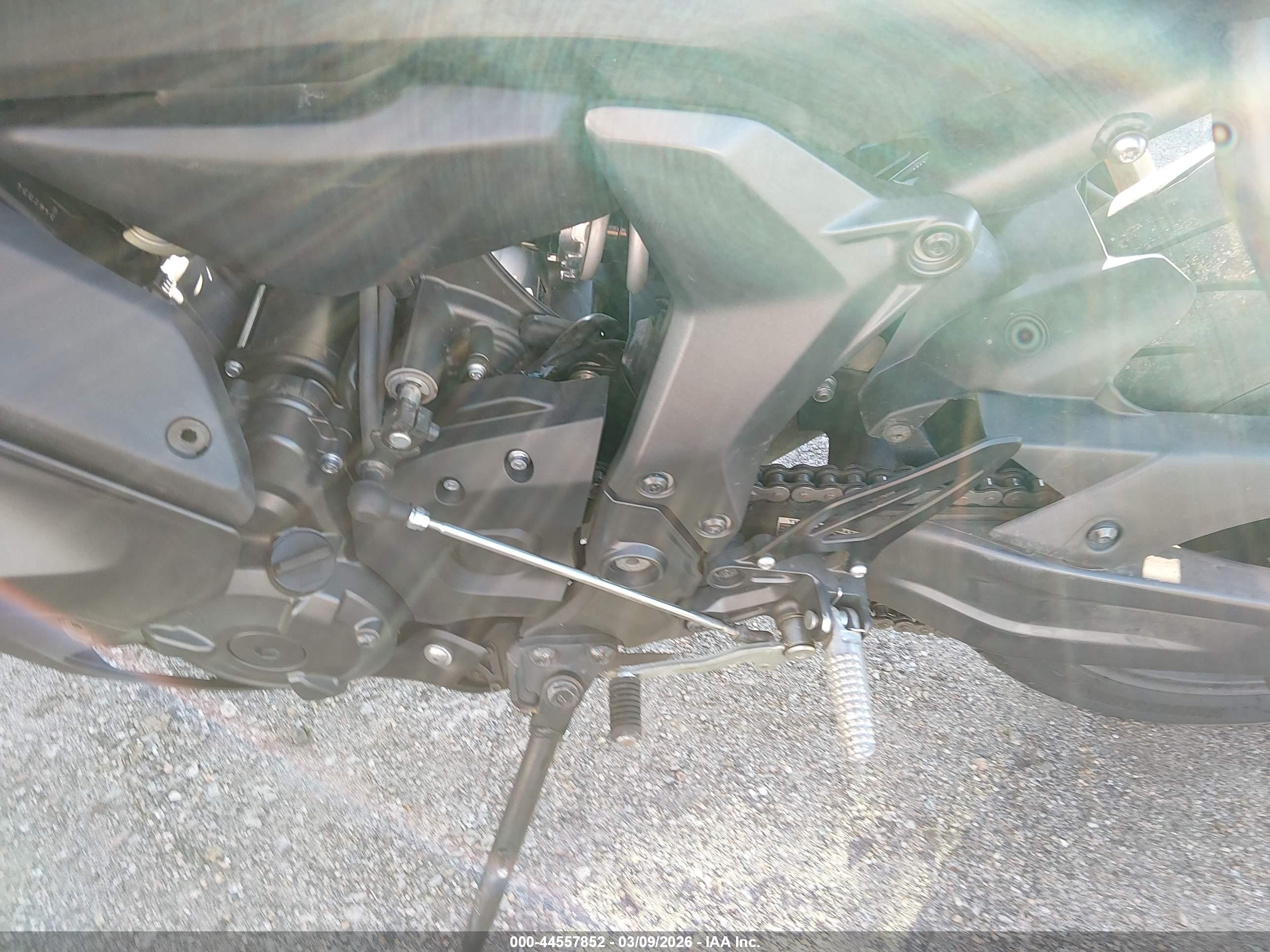 YAMAHA YZFR7 image 9