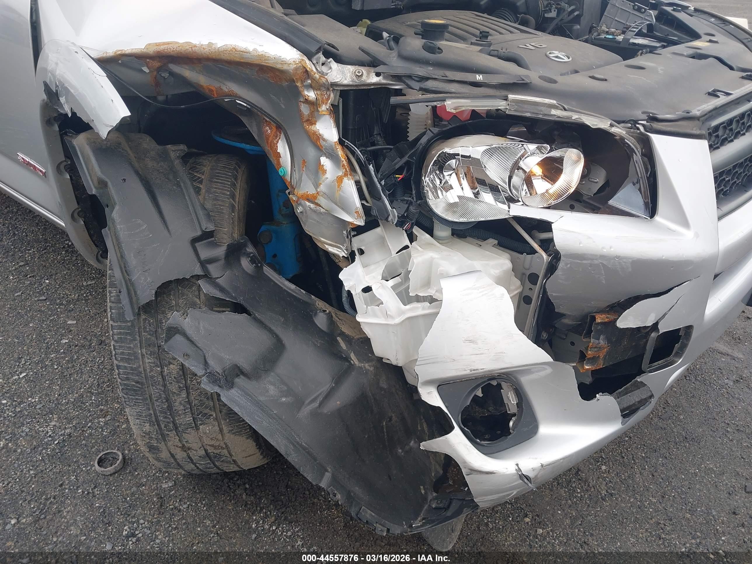 TOYOTA RAV4 image 6