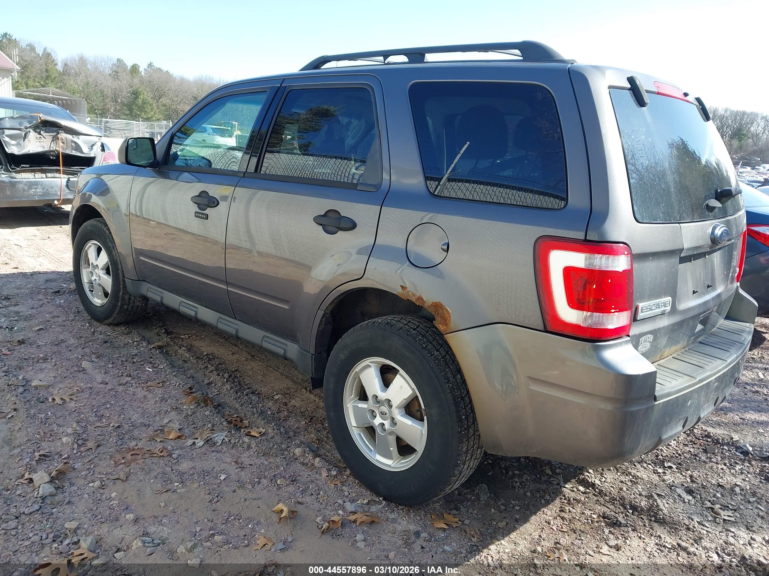 FORD ESCAPE image 3
