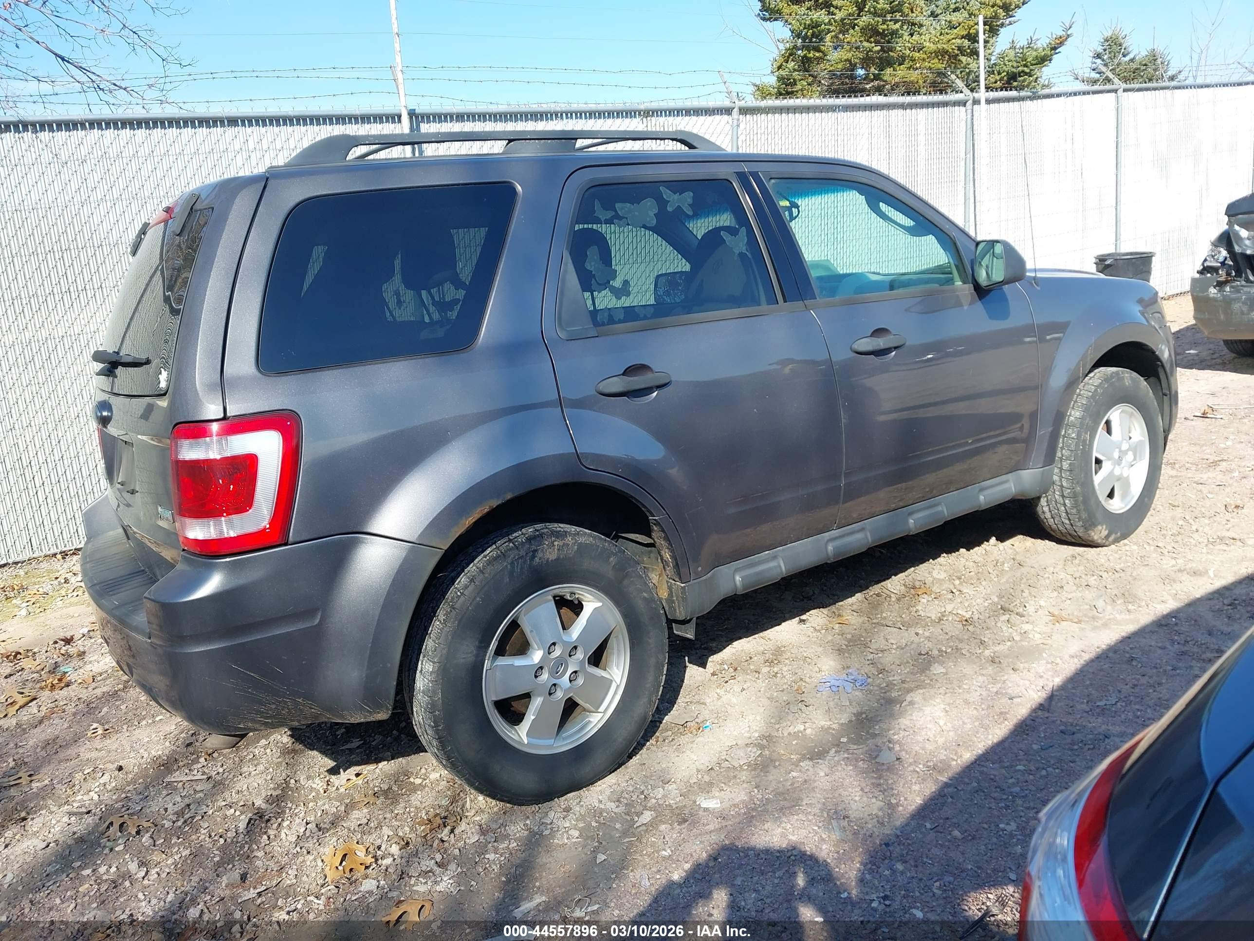 FORD ESCAPE image 4