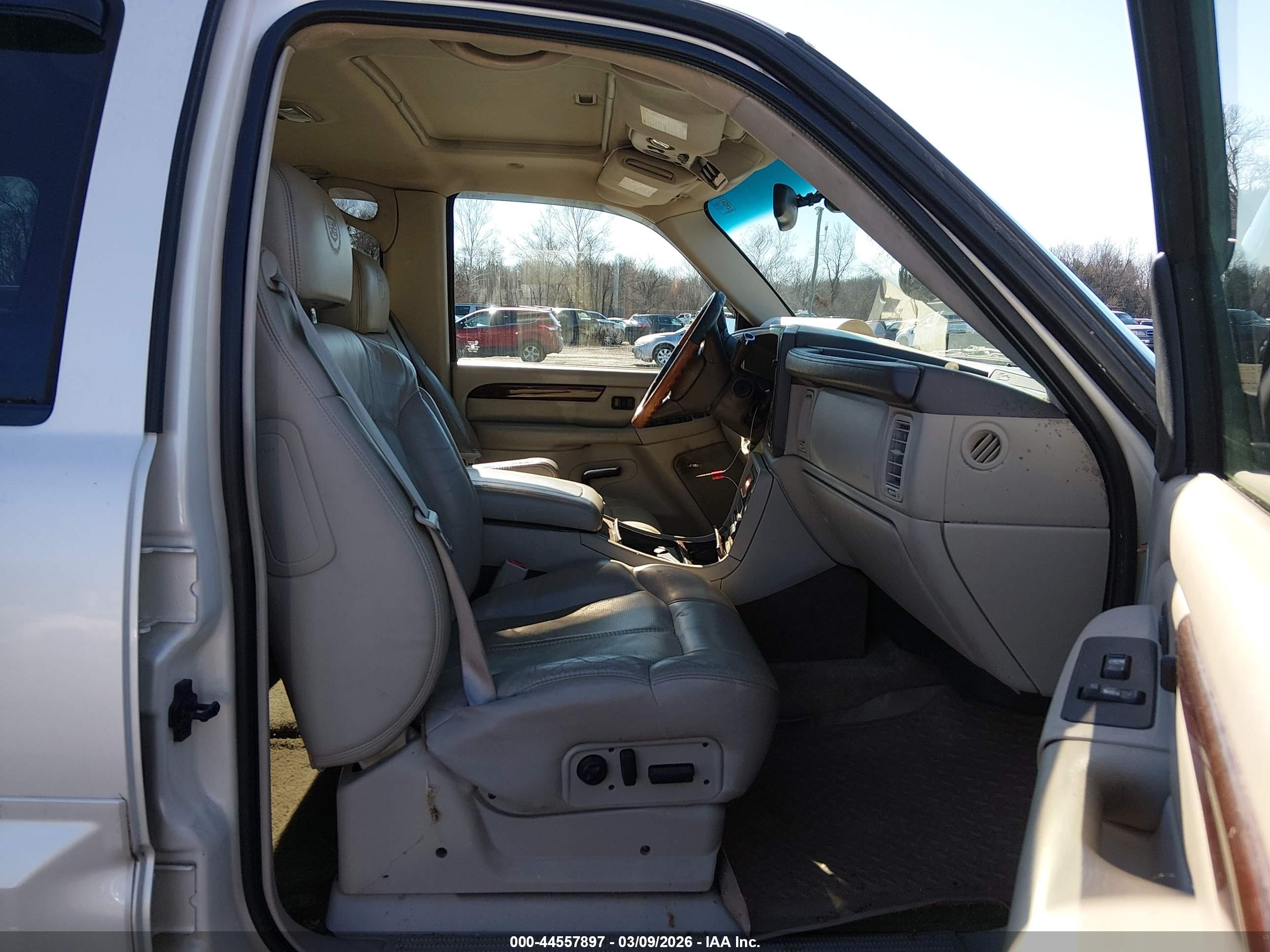 CADILLAC ESCALADE image 5